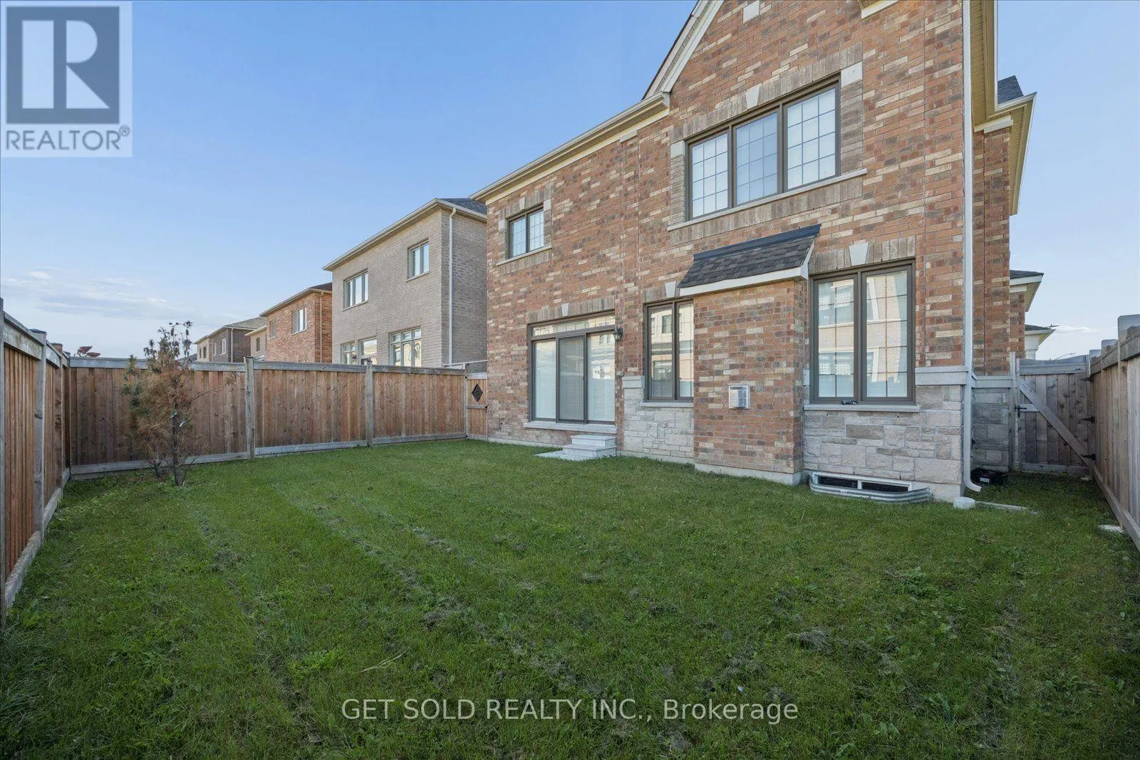 34 HUGGINS DRIVE