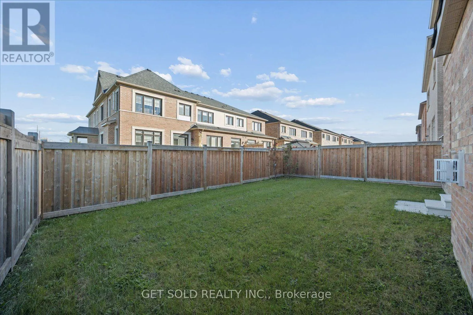34 HUGGINS DRIVE