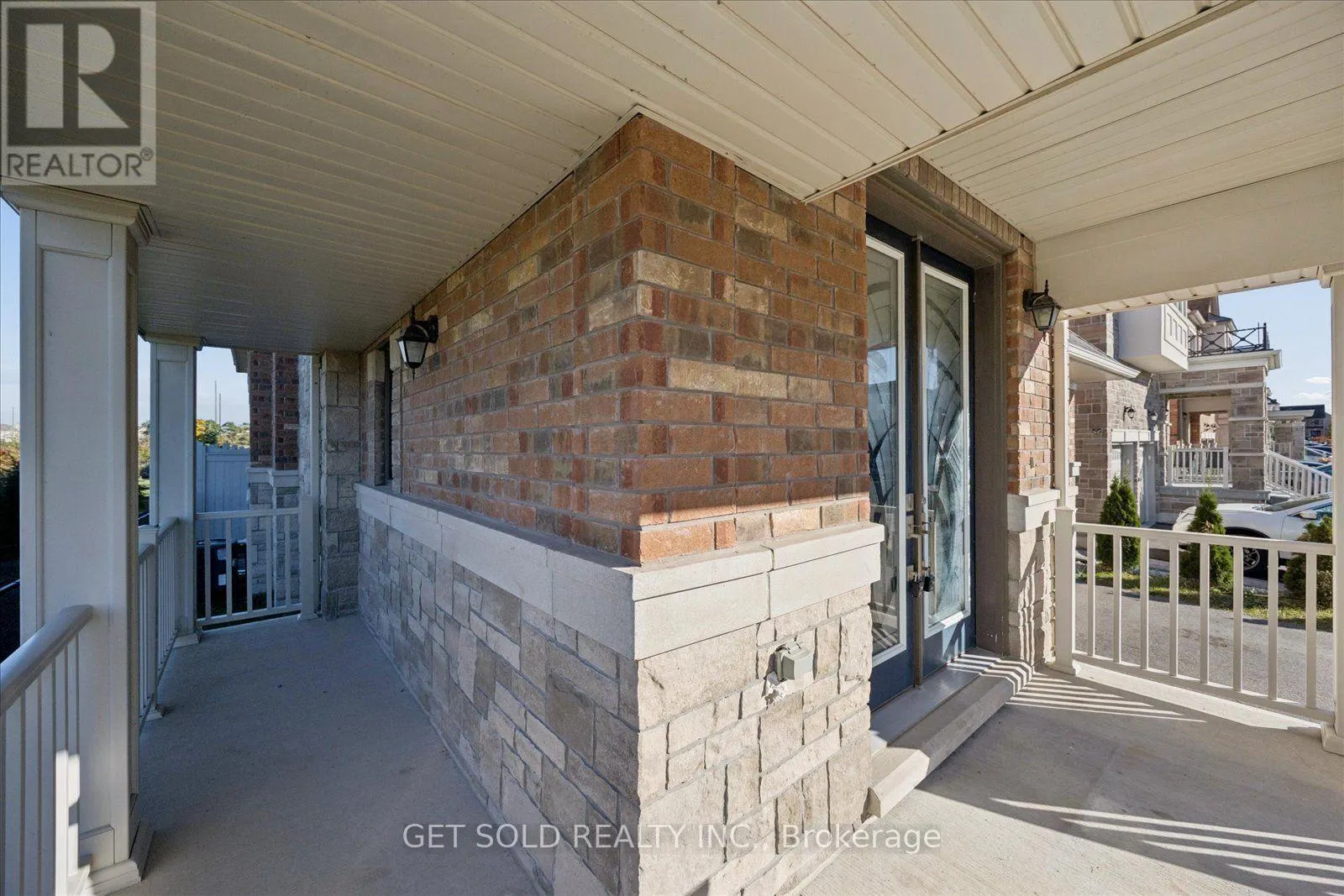 34 HUGGINS DRIVE