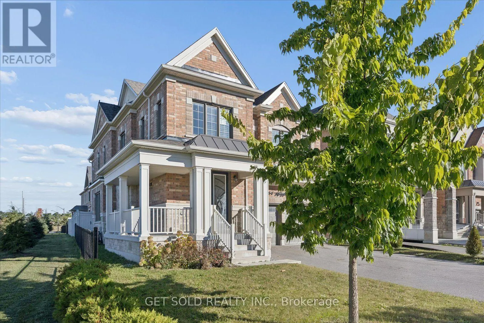 34 HUGGINS DRIVE