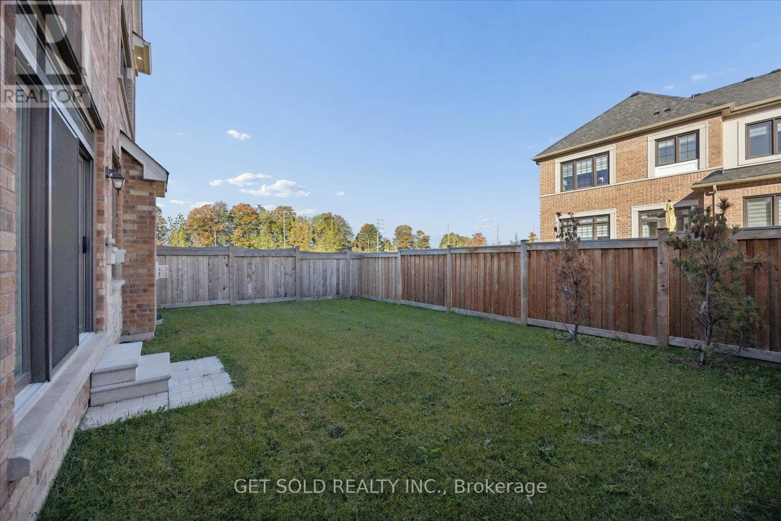 34 HUGGINS DRIVE