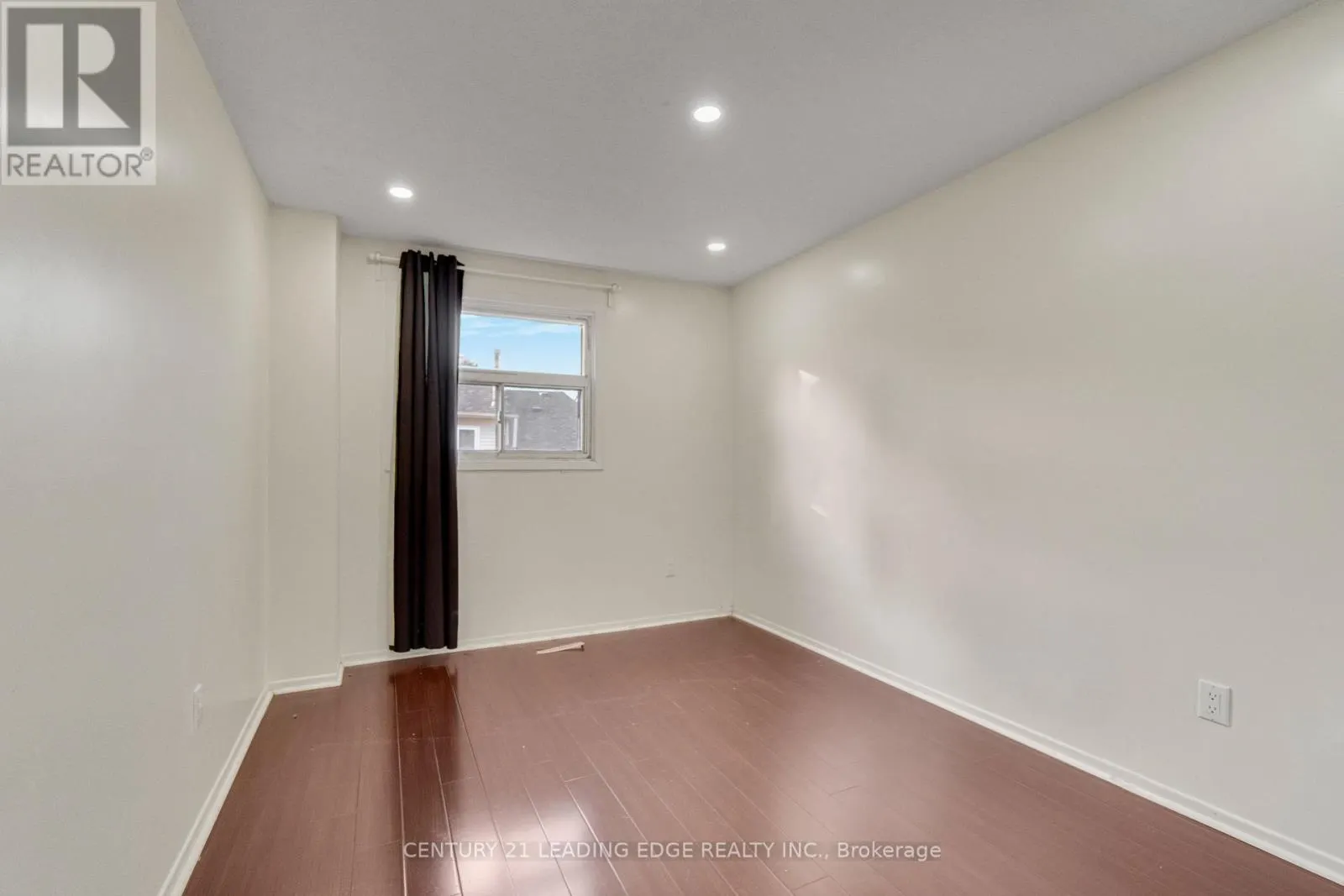 5 KIMBERCROFT COURT