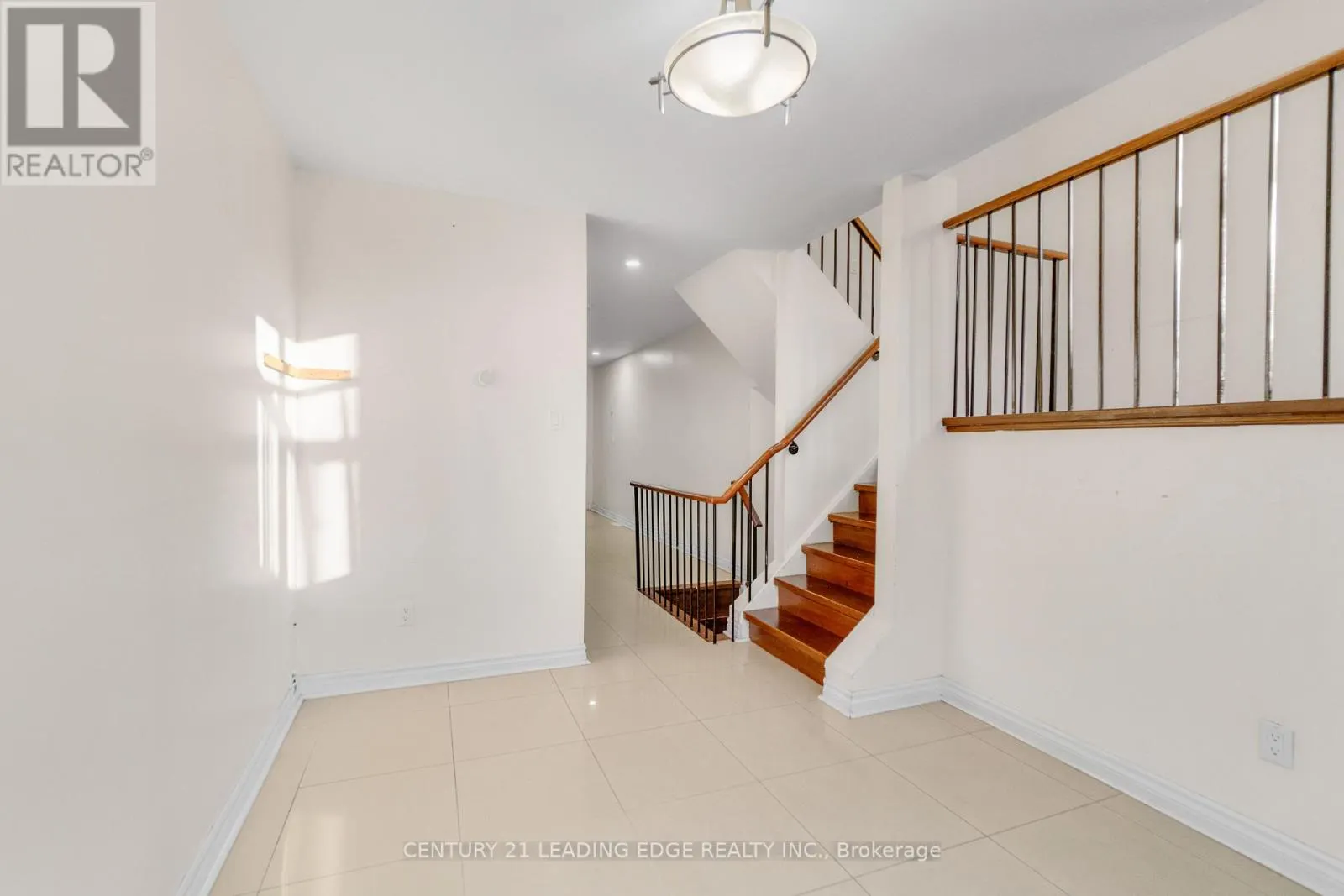 5 KIMBERCROFT COURT