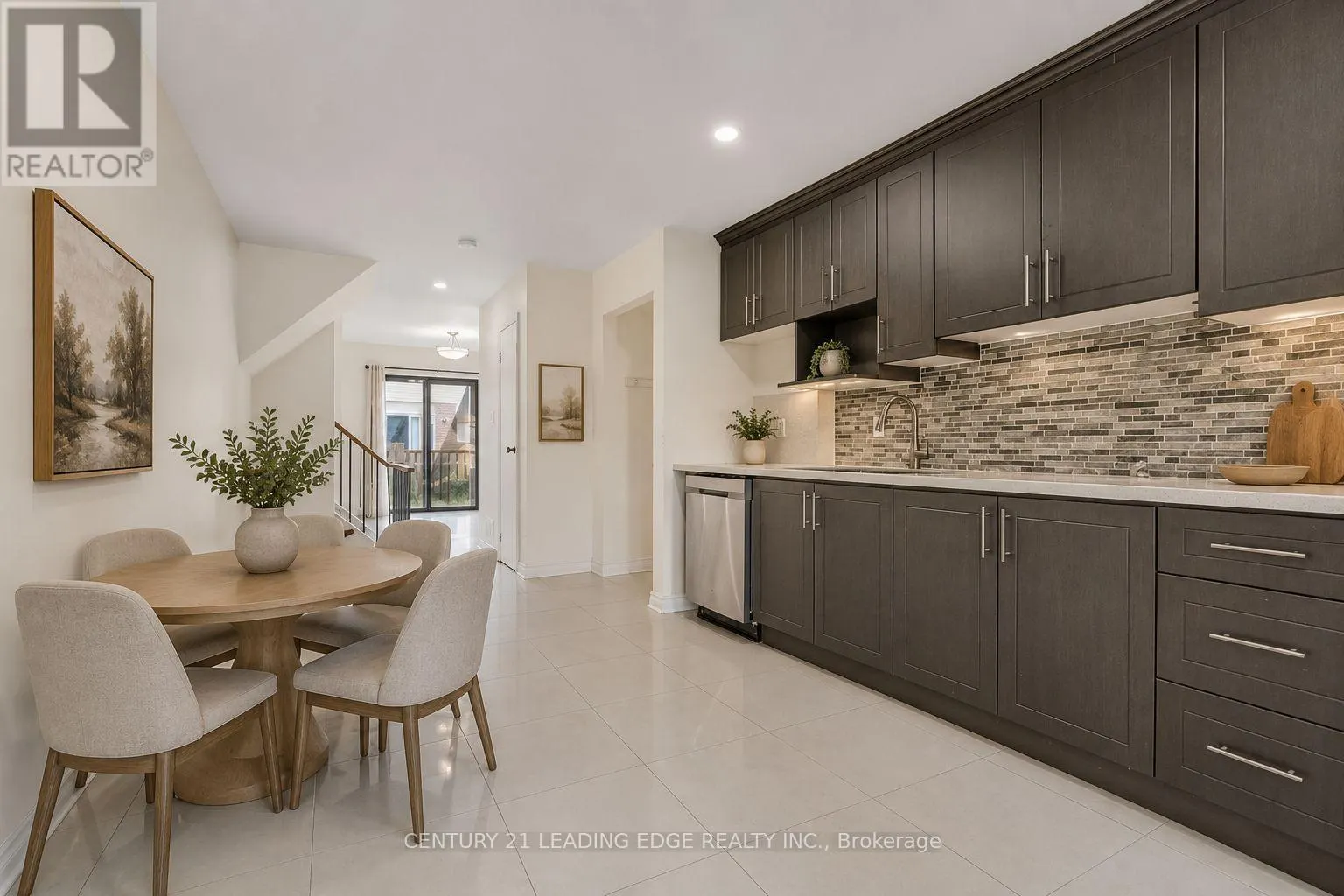 5 KIMBERCROFT COURT
