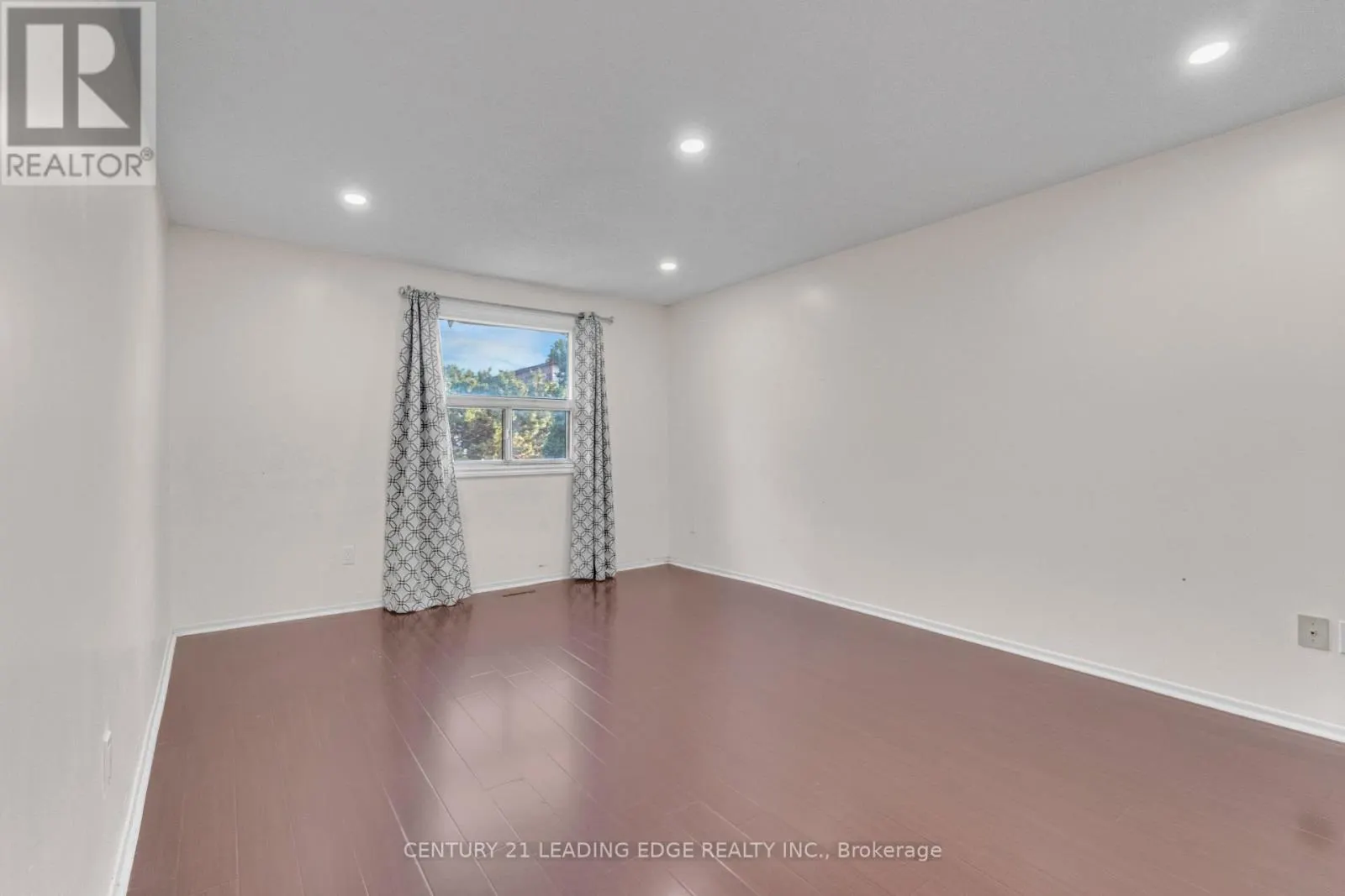 5 KIMBERCROFT COURT