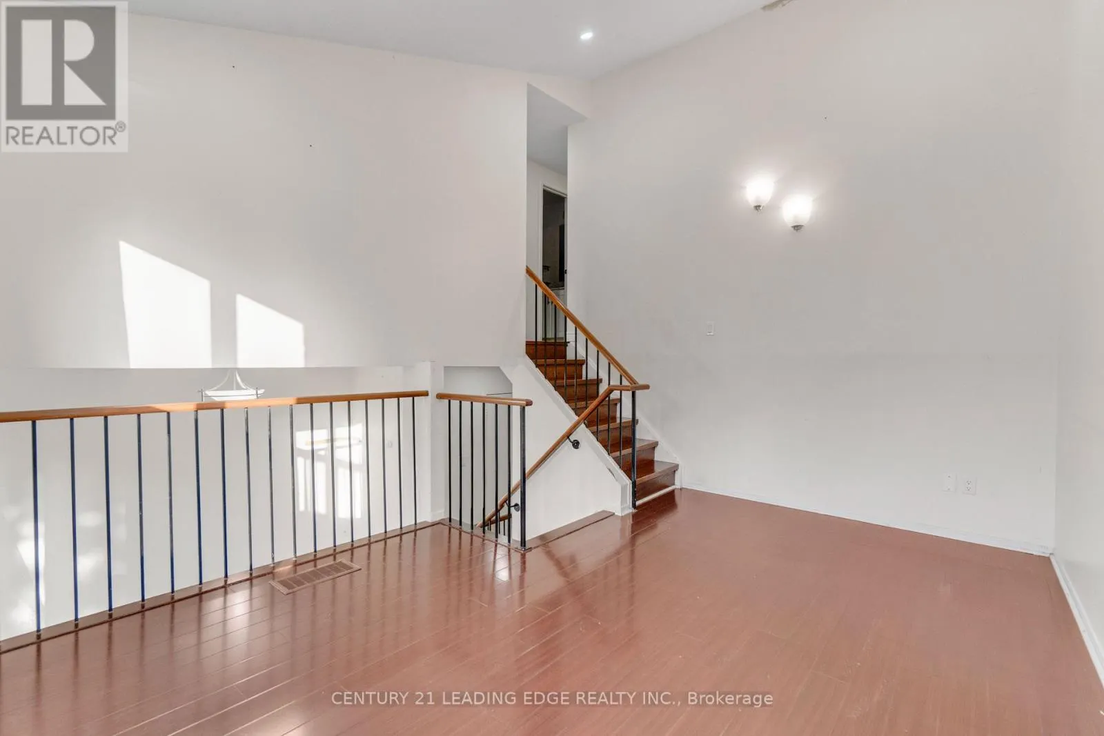 5 KIMBERCROFT COURT