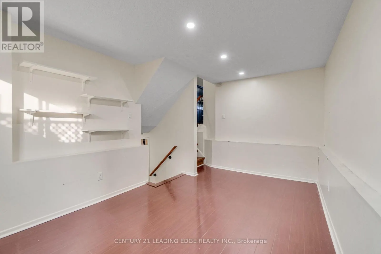 5 KIMBERCROFT COURT