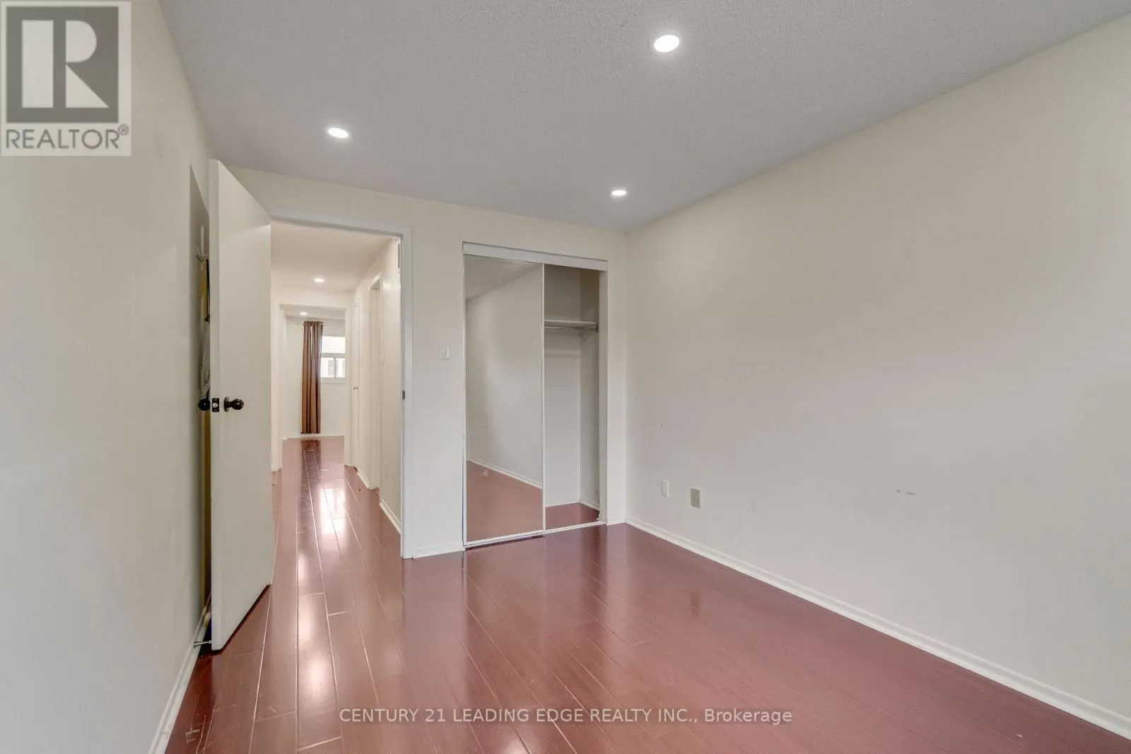 5 KIMBERCROFT COURT