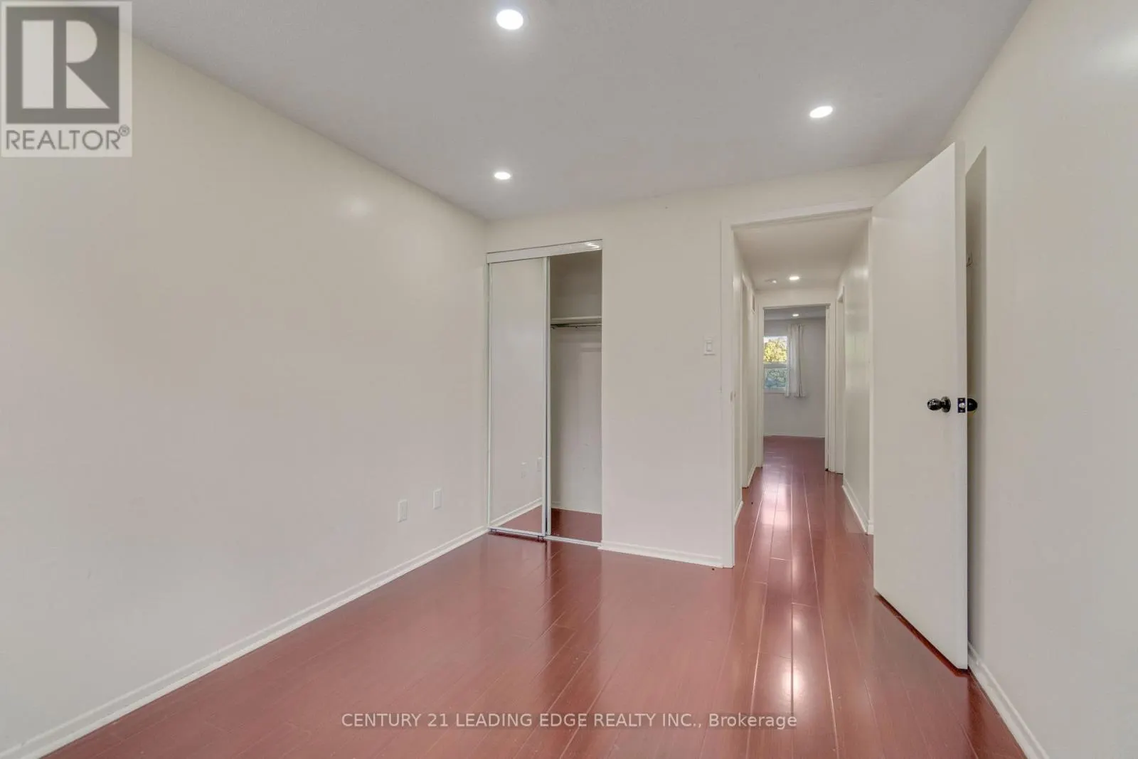 5 KIMBERCROFT COURT