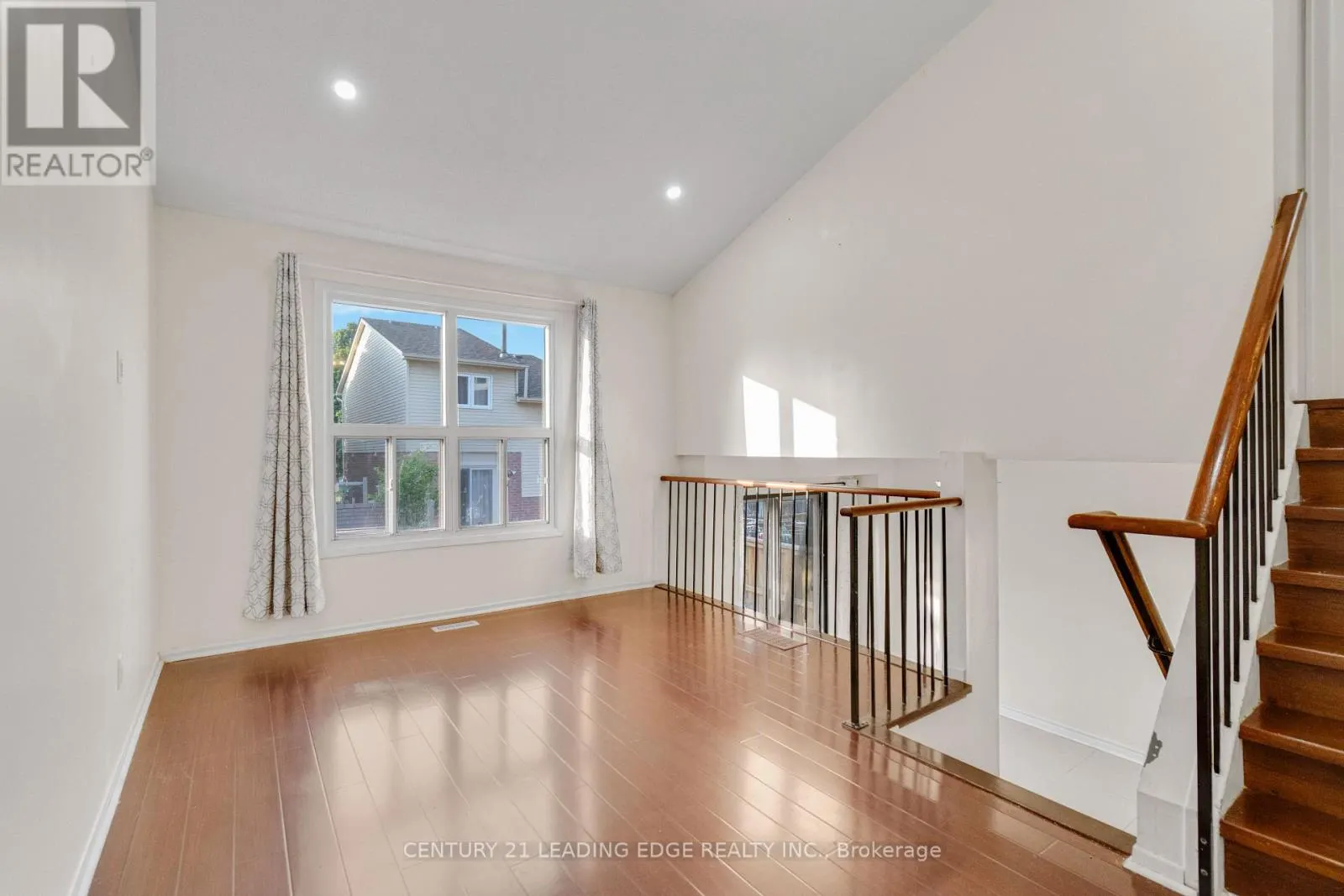 5 KIMBERCROFT COURT