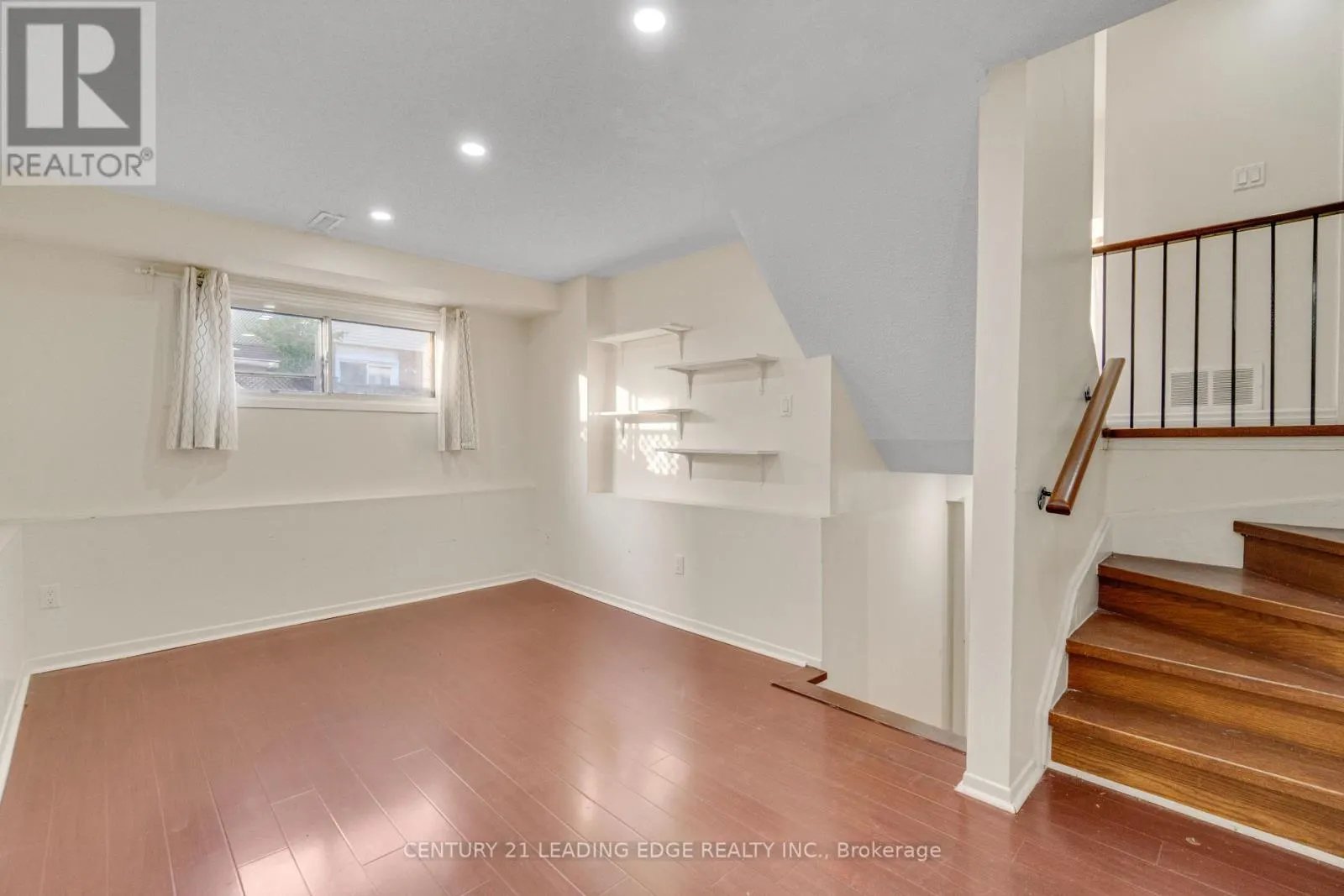 5 KIMBERCROFT COURT
