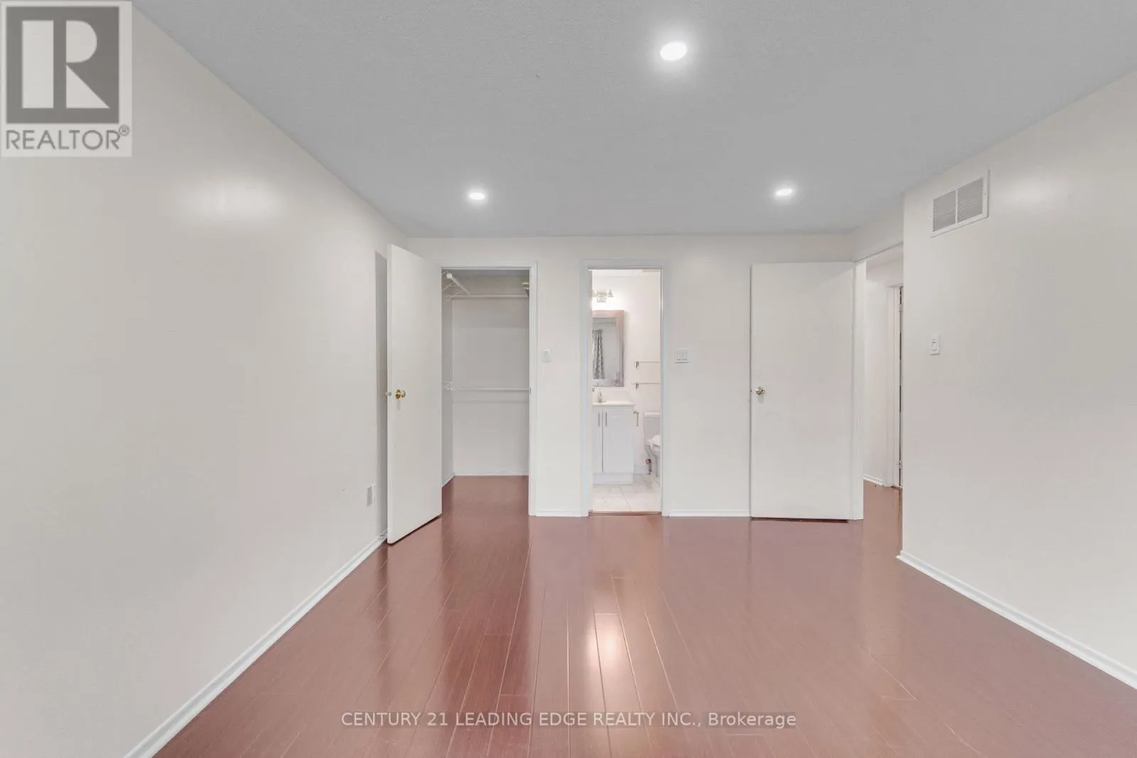 5 KIMBERCROFT COURT