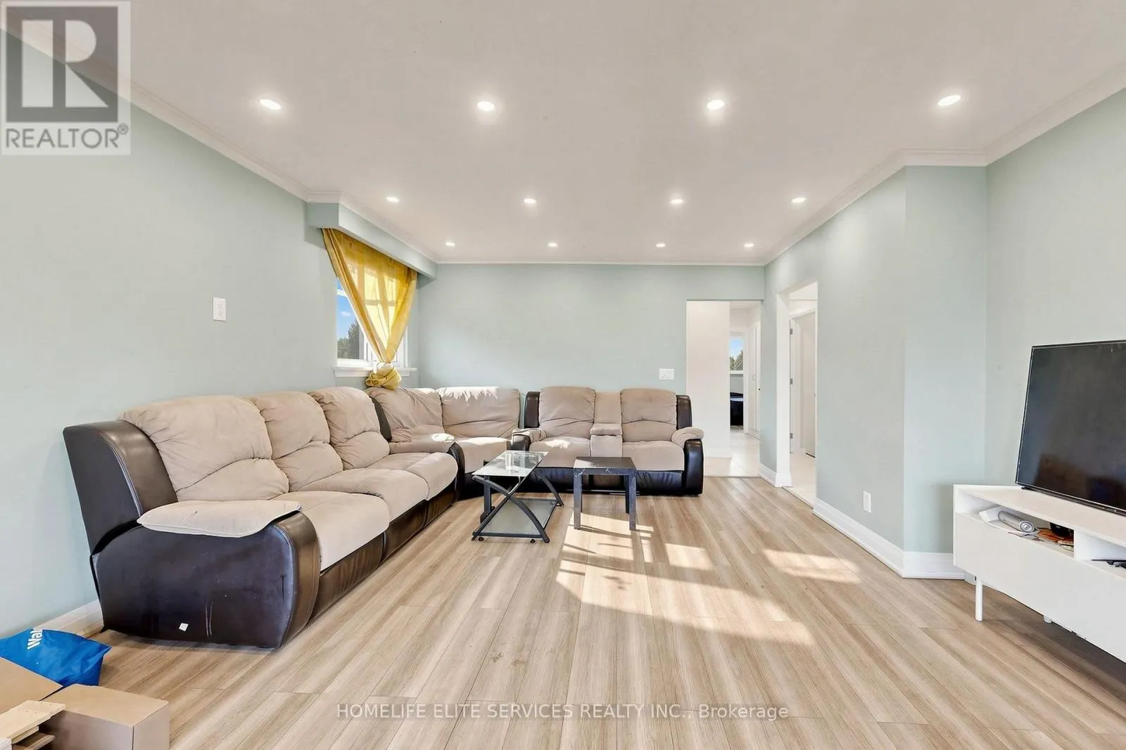 76 GOODERHAM DRIVE