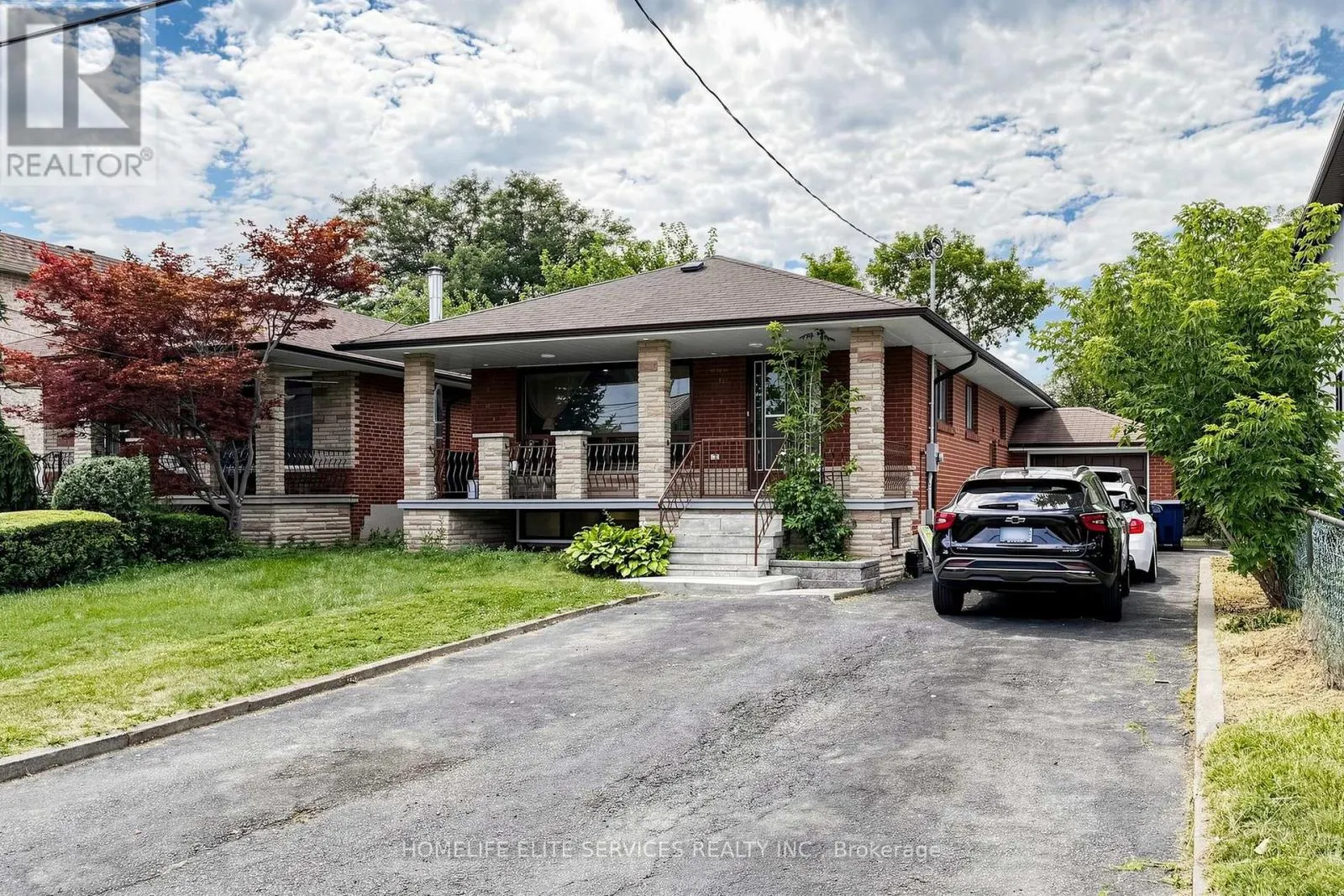 76 GOODERHAM DRIVE
