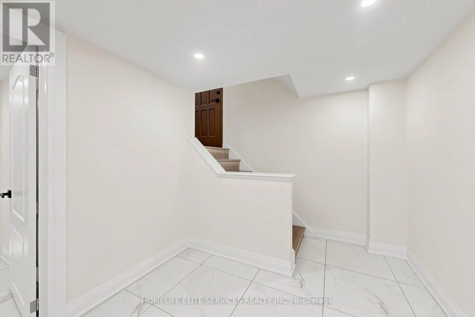 76 GOODERHAM DRIVE