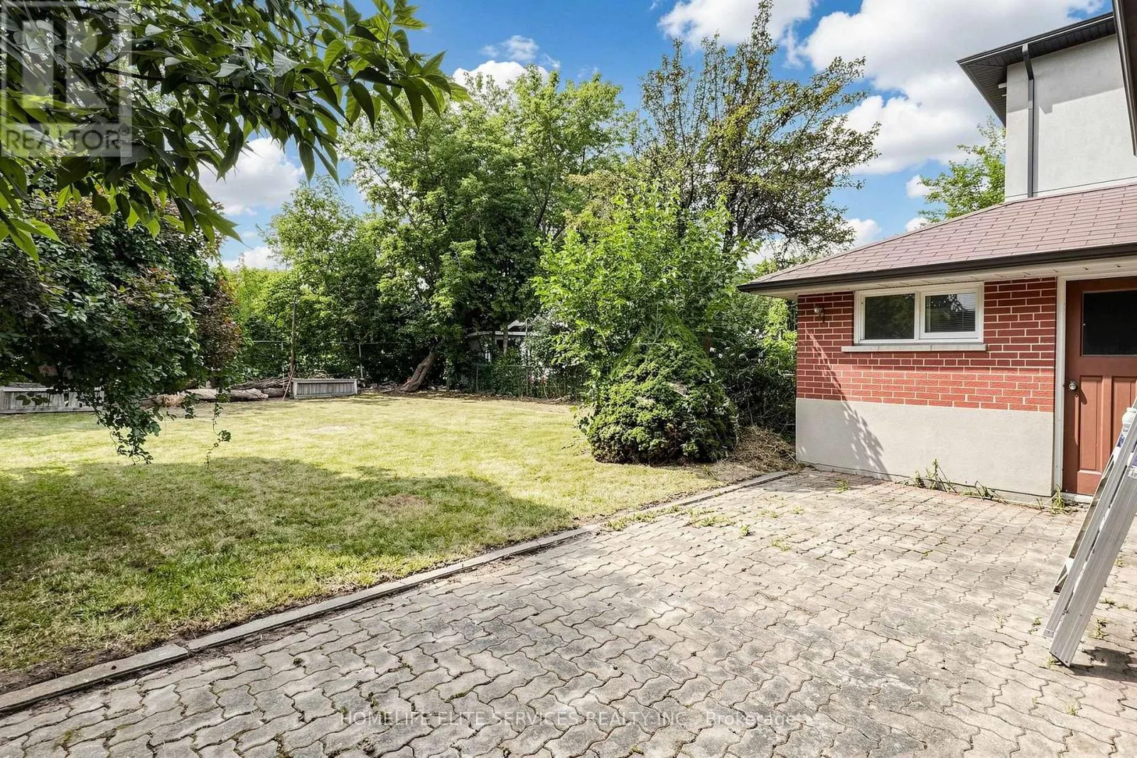 76 GOODERHAM DRIVE