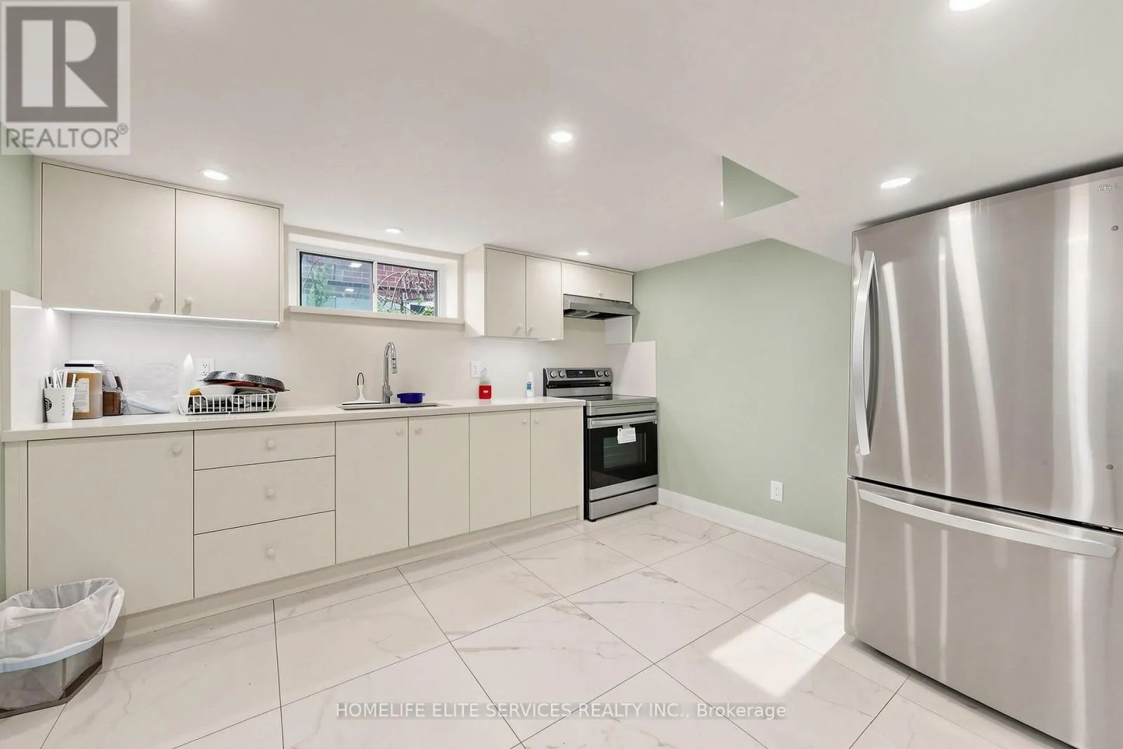 76 GOODERHAM DRIVE