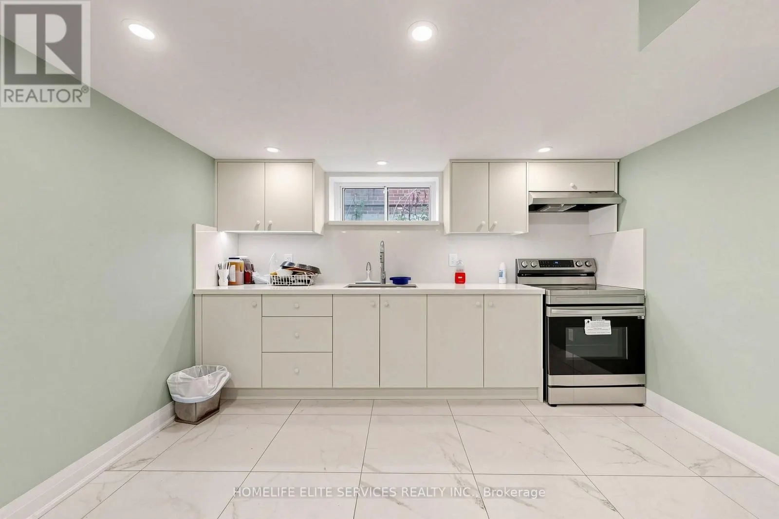 76 GOODERHAM DRIVE