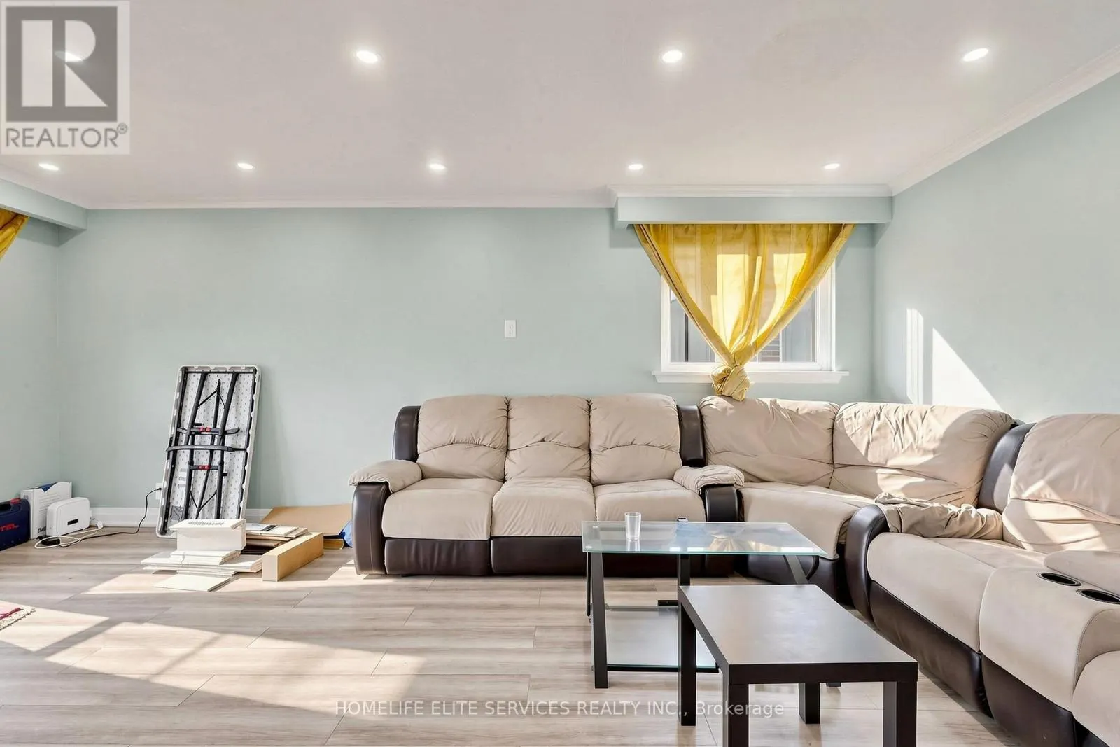 76 GOODERHAM DRIVE