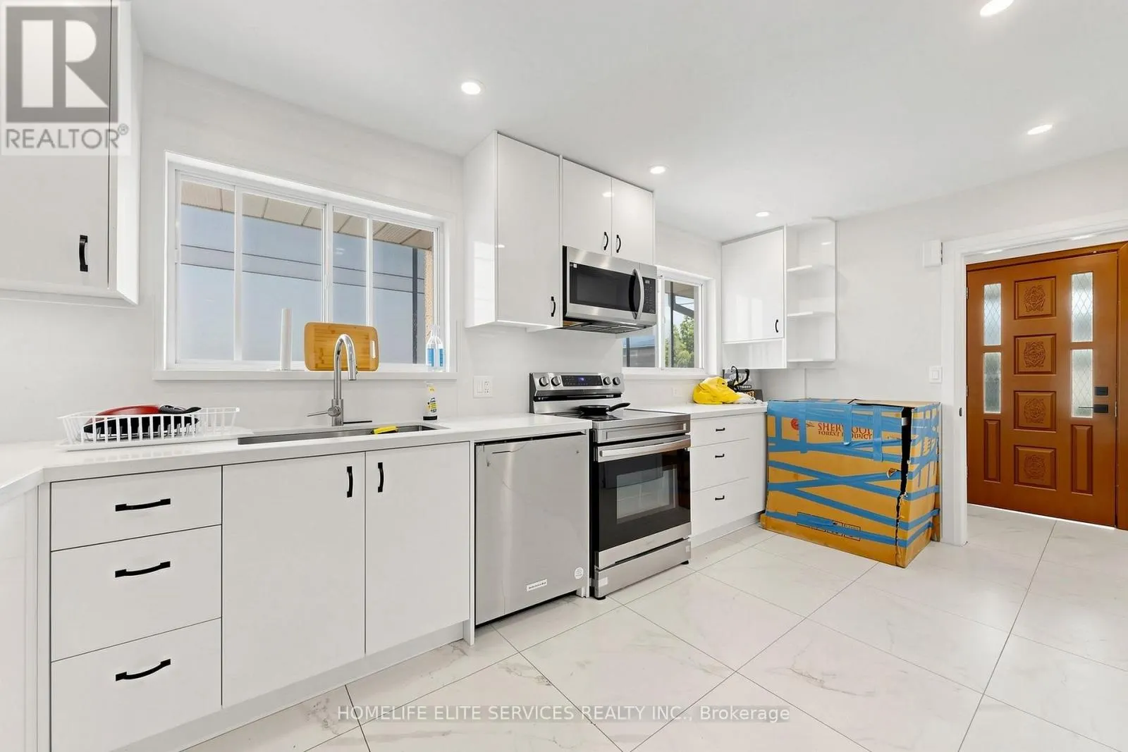 76 GOODERHAM DRIVE