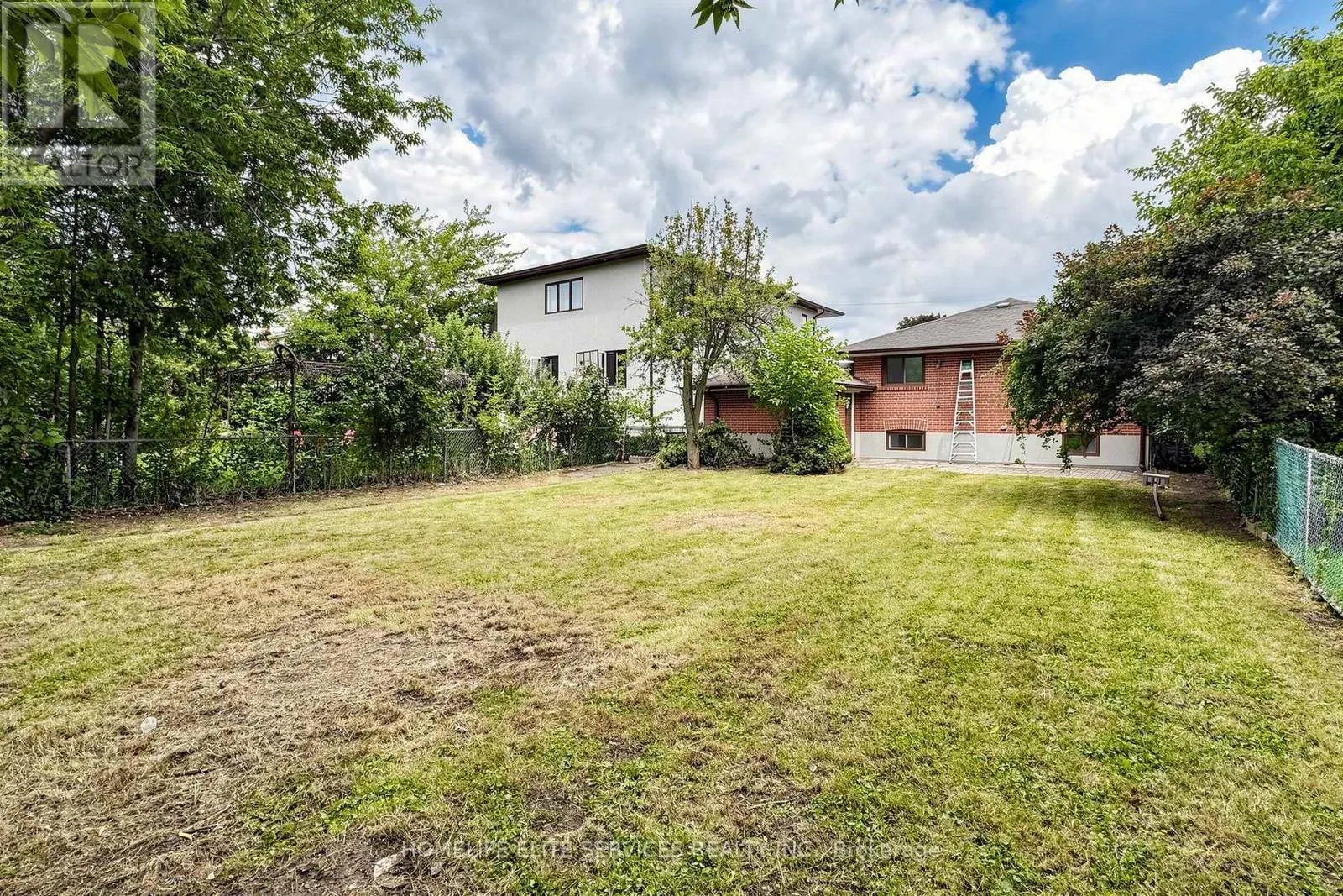 76 GOODERHAM DRIVE
