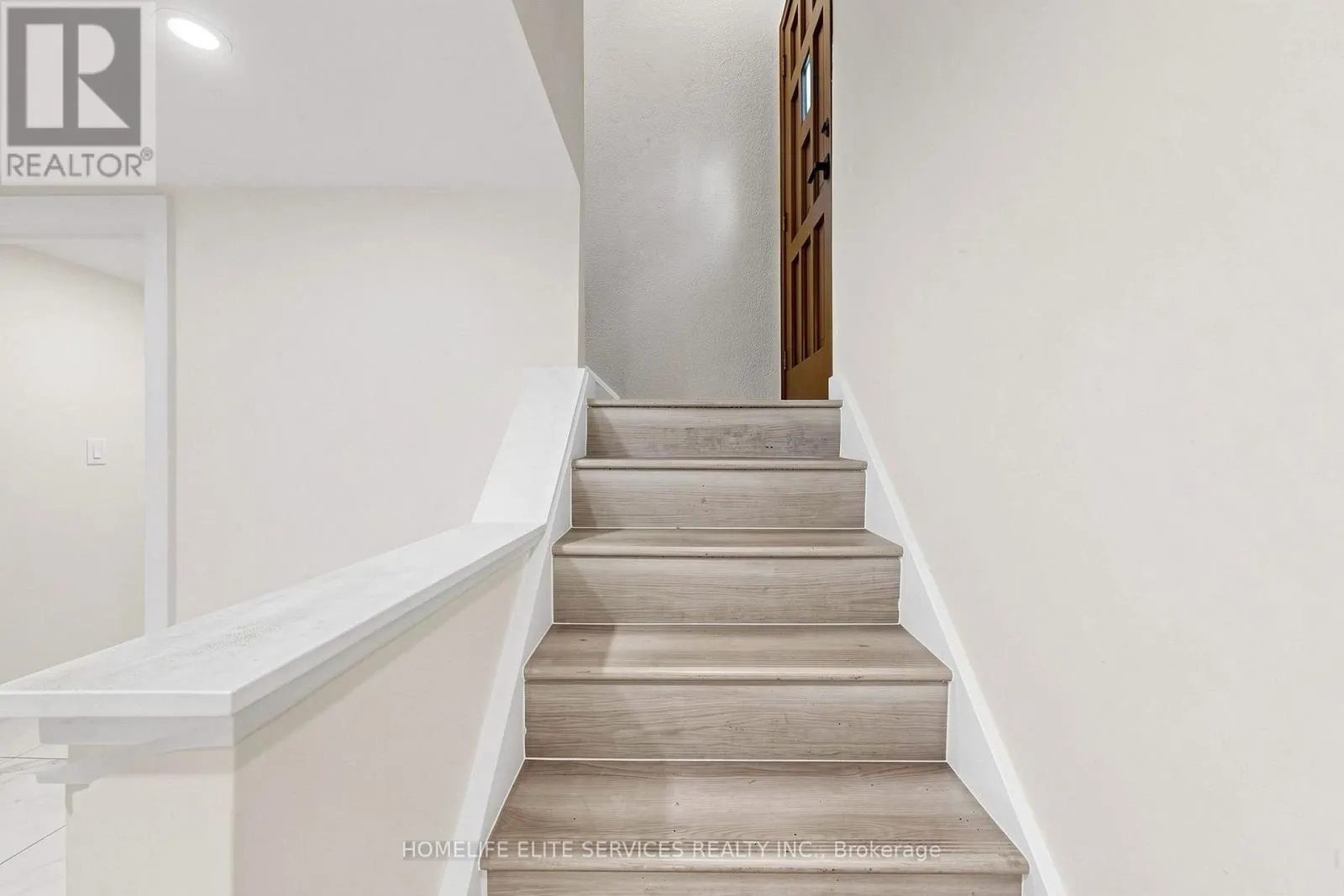 76 GOODERHAM DRIVE