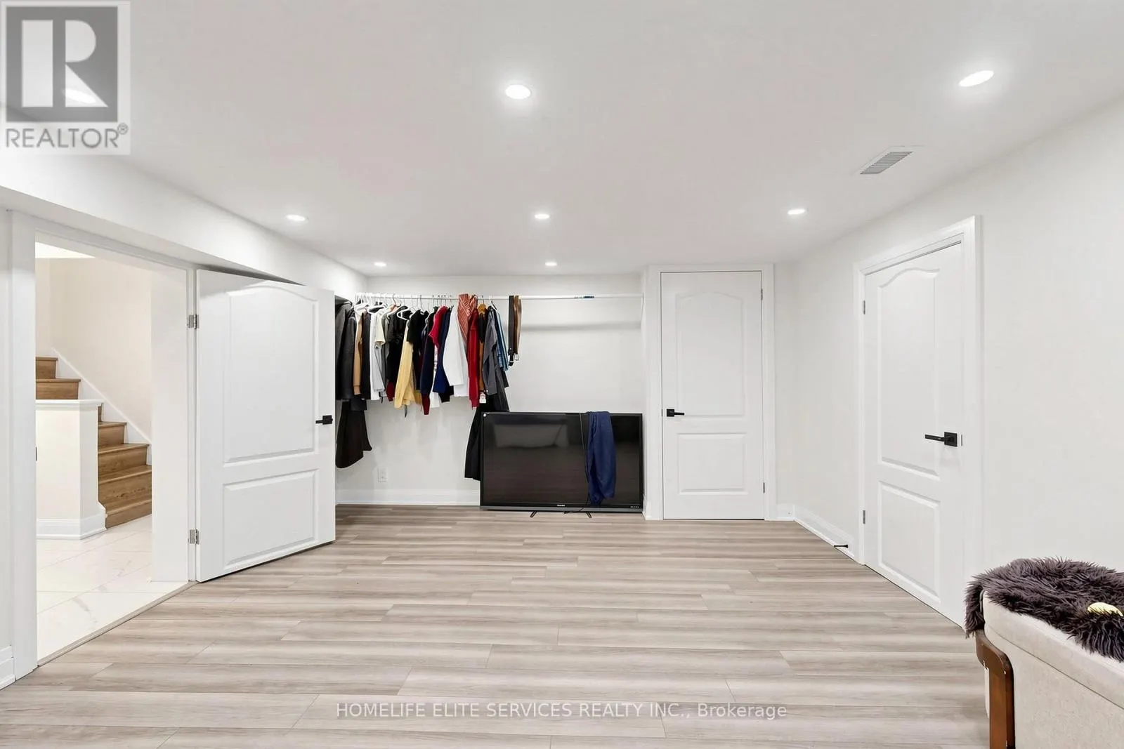 76 GOODERHAM DRIVE
