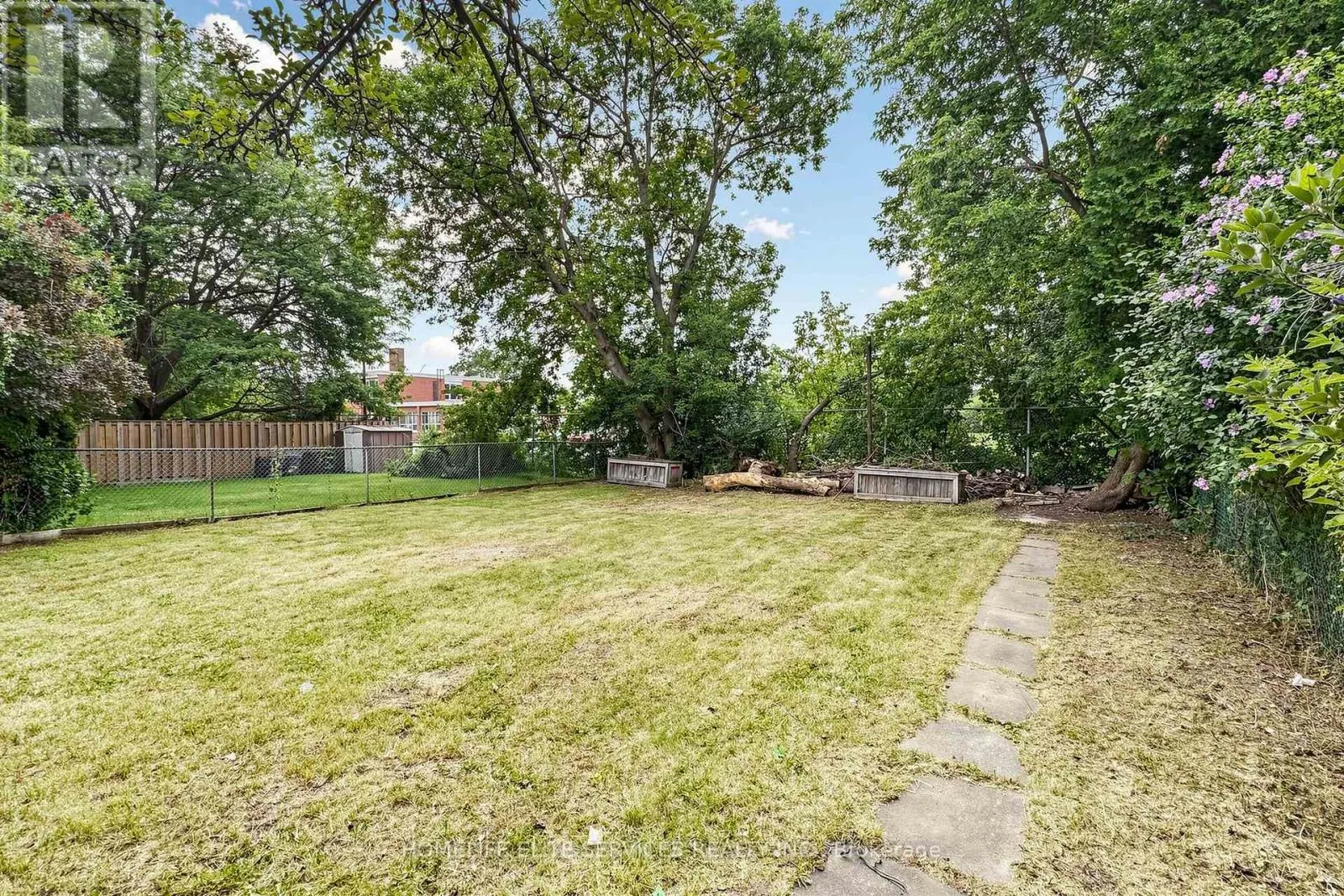 76 GOODERHAM DRIVE