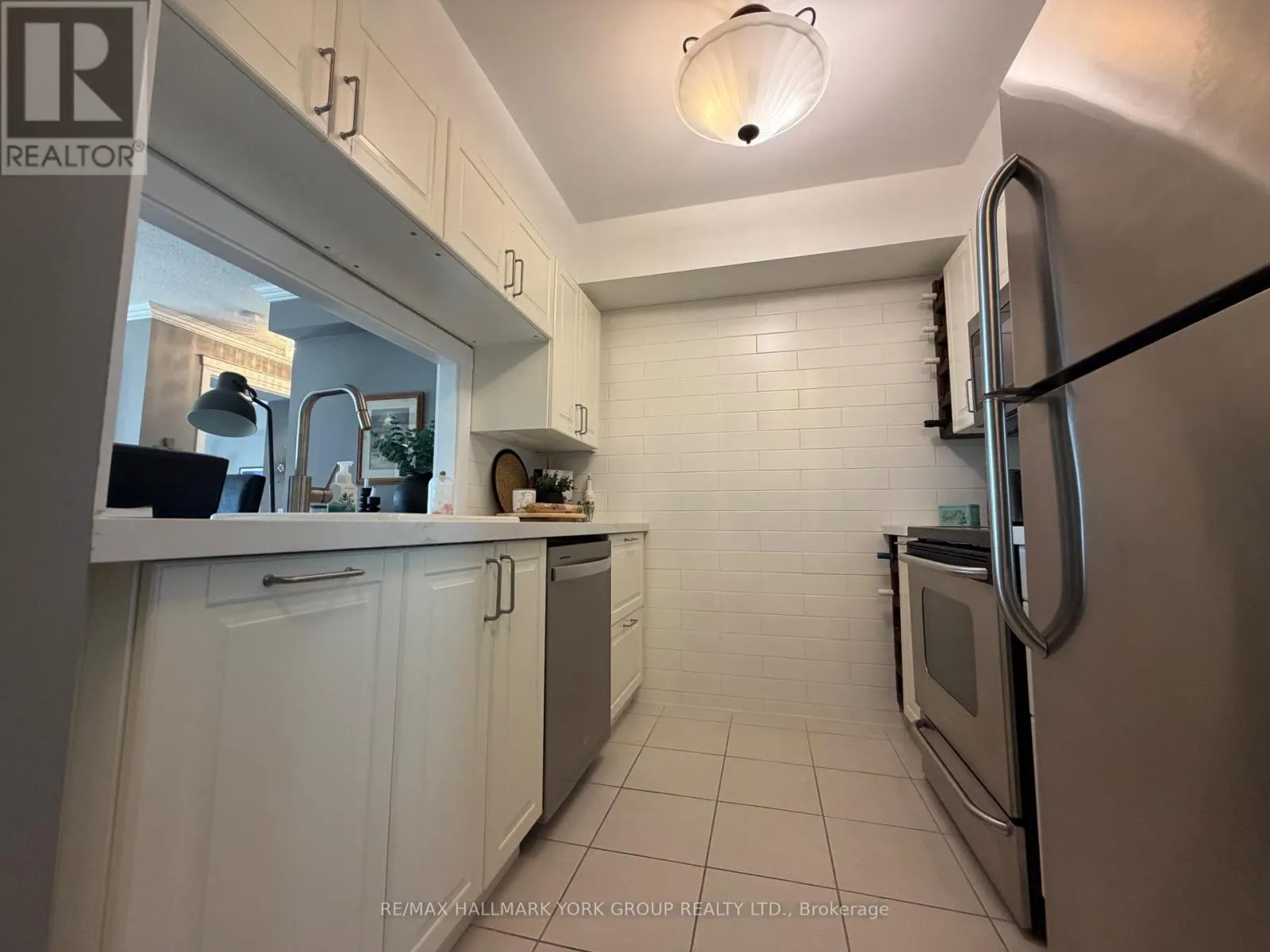 912 - 1200 THE ESPLANADE ROAD N