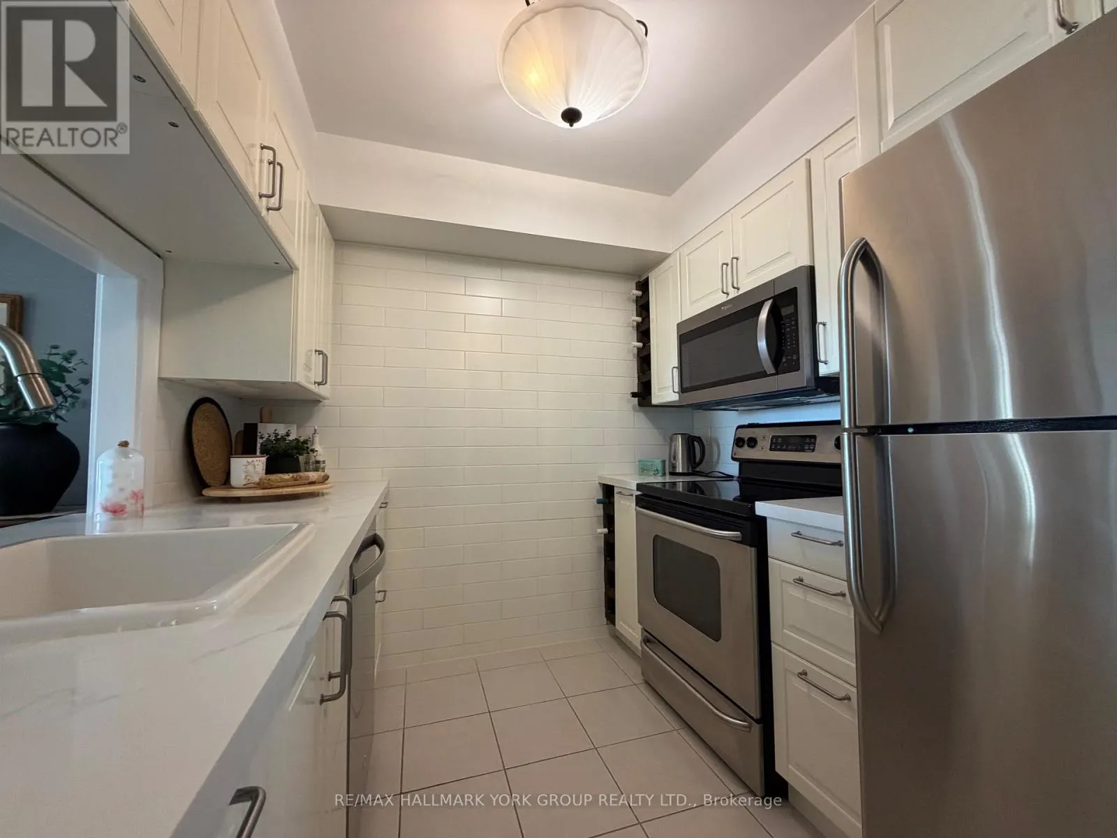 912 - 1200 THE ESPLANADE ROAD N