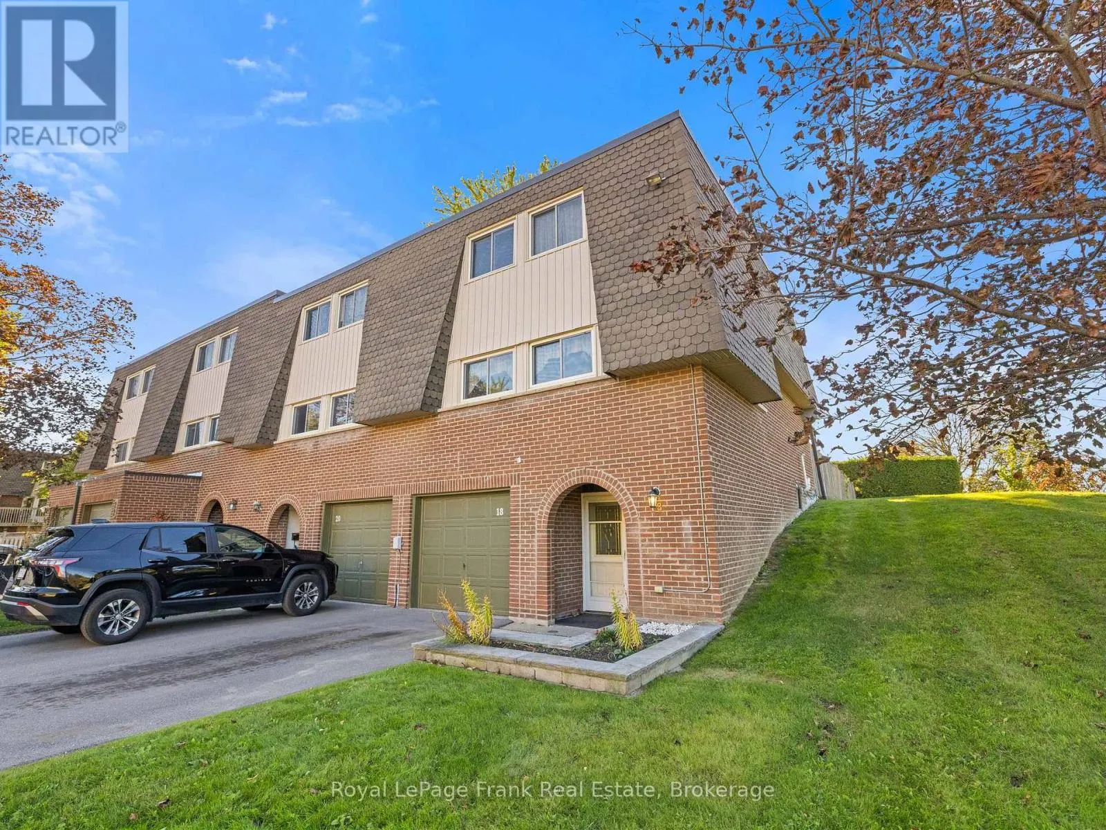 18 REYGATE COURT