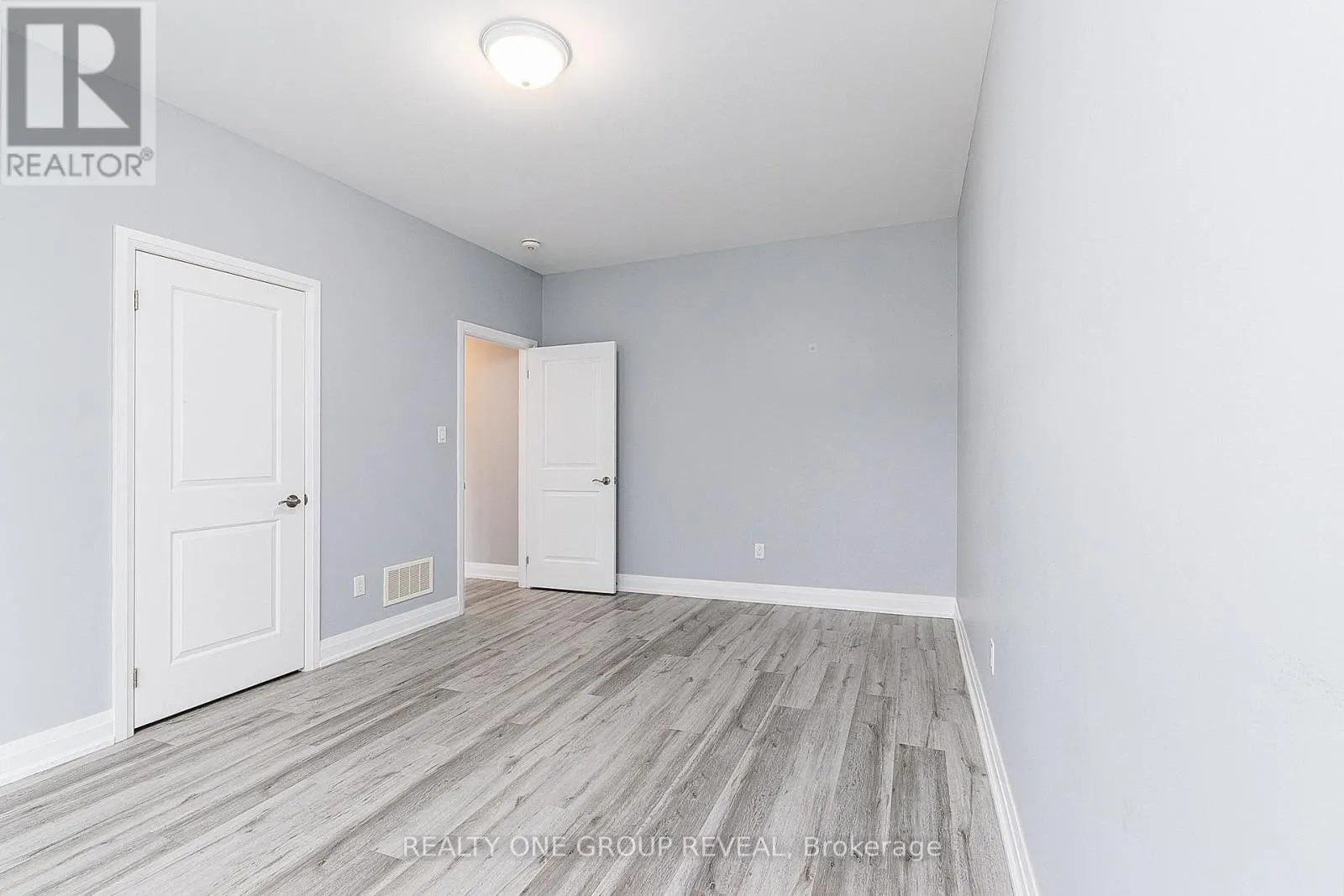 2 - 96 CROMWELL AVENUE