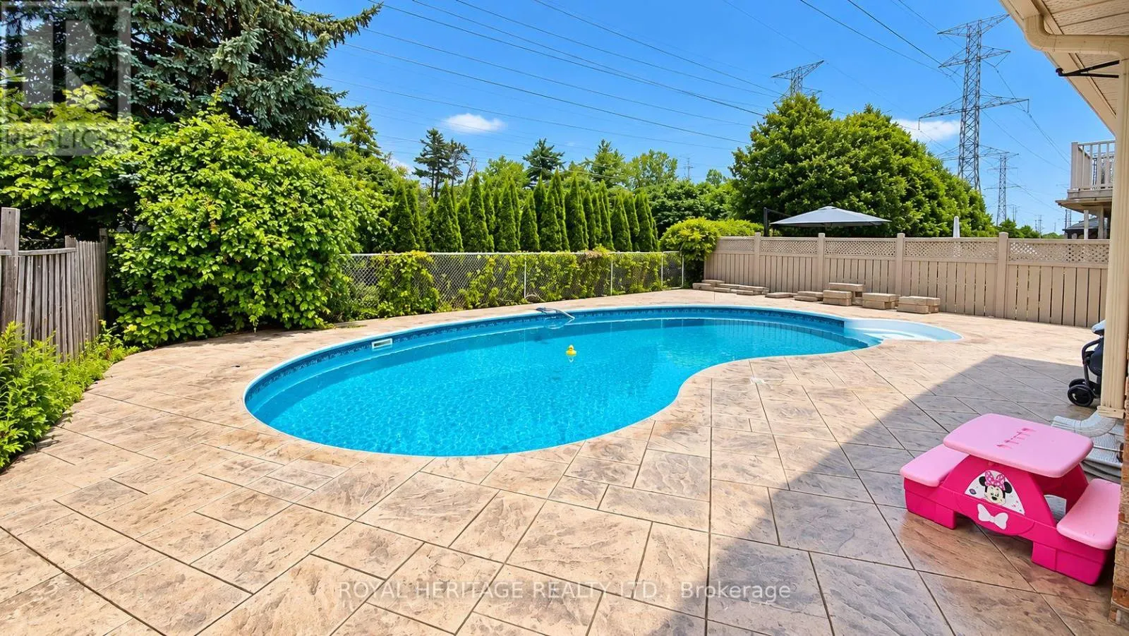 1221 FIELDSTONE CIRCLE