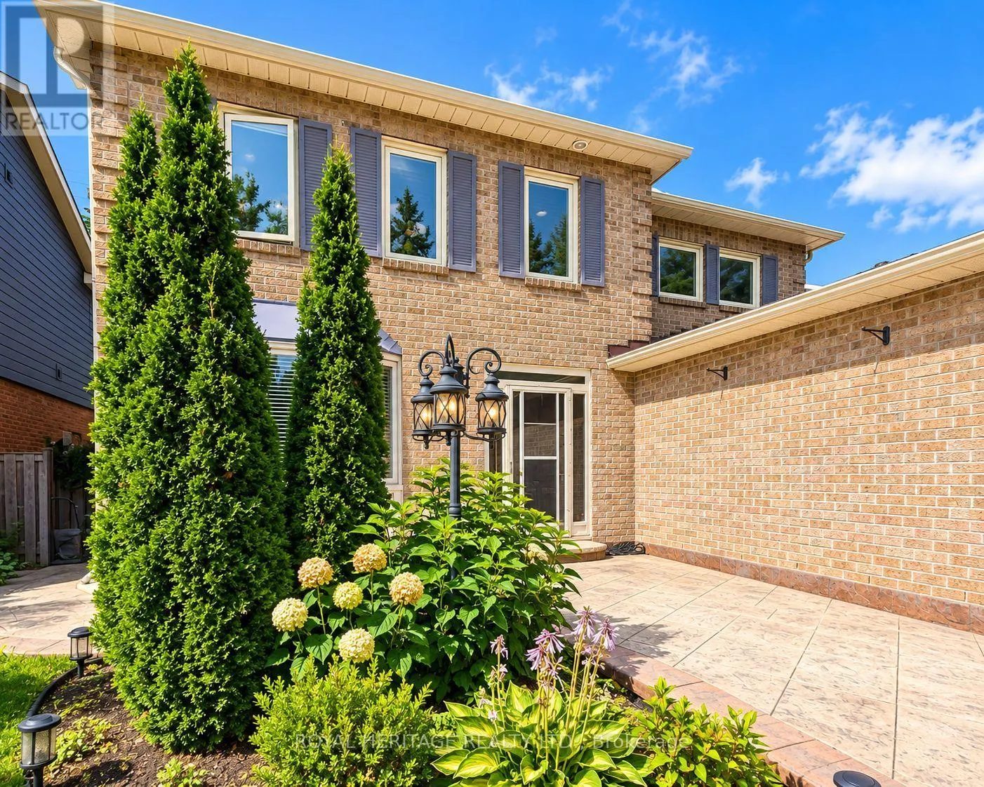 1221 FIELDSTONE CIRCLE