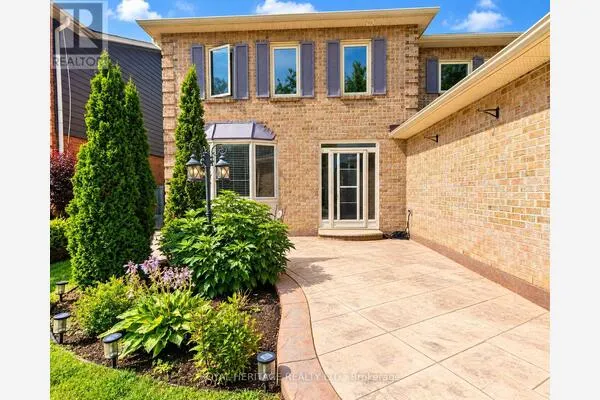 1221 FIELDSTONE CIRCLE