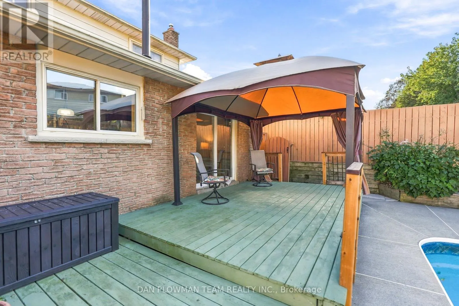 51 ROSALYNNE AVENUE