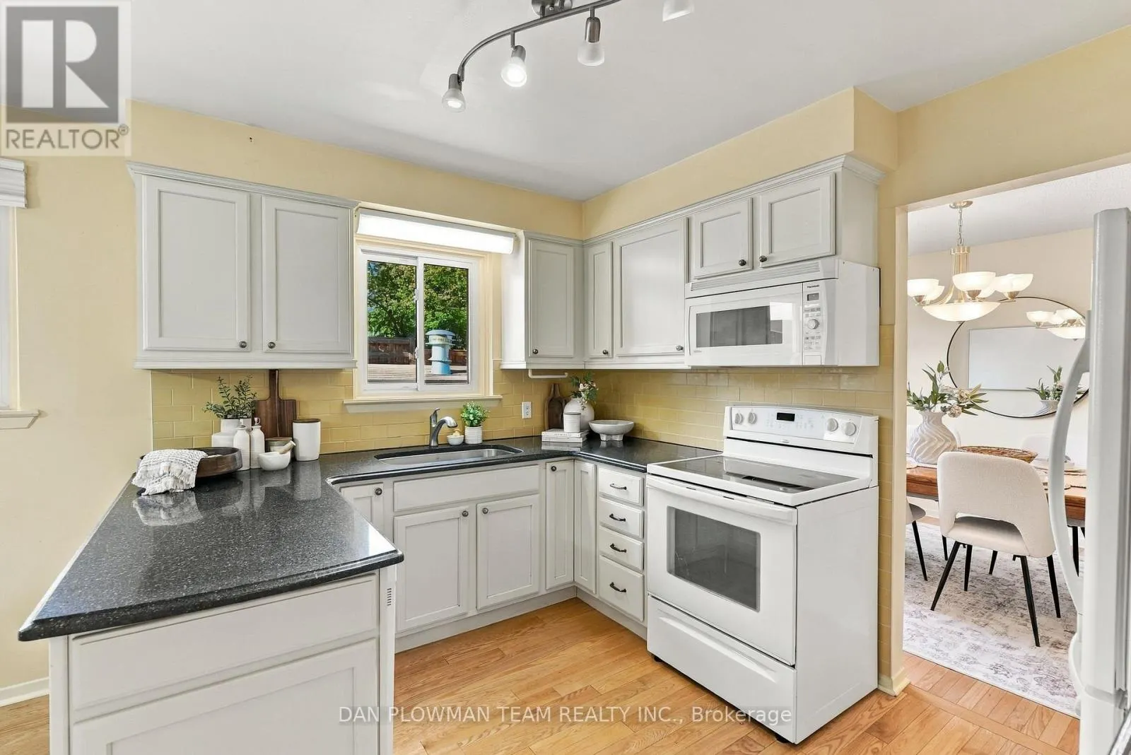 51 ROSALYNNE AVENUE