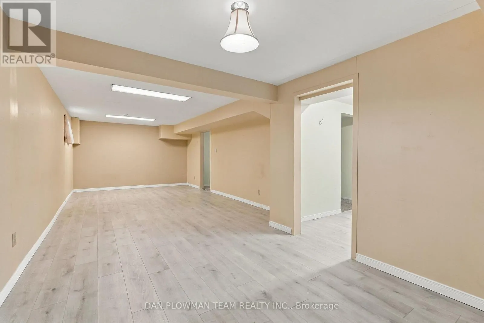 51 ROSALYNNE AVENUE