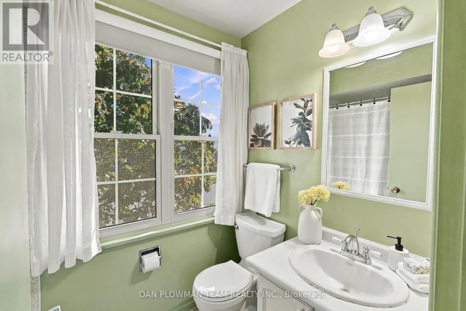 51 ROSALYNNE AVENUE
