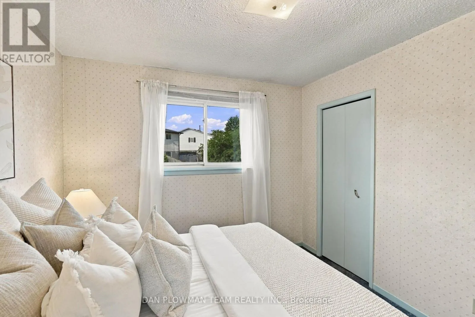 51 ROSALYNNE AVENUE