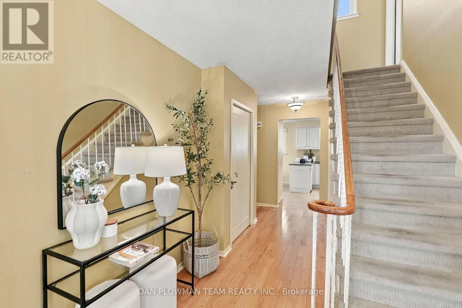 51 ROSALYNNE AVENUE