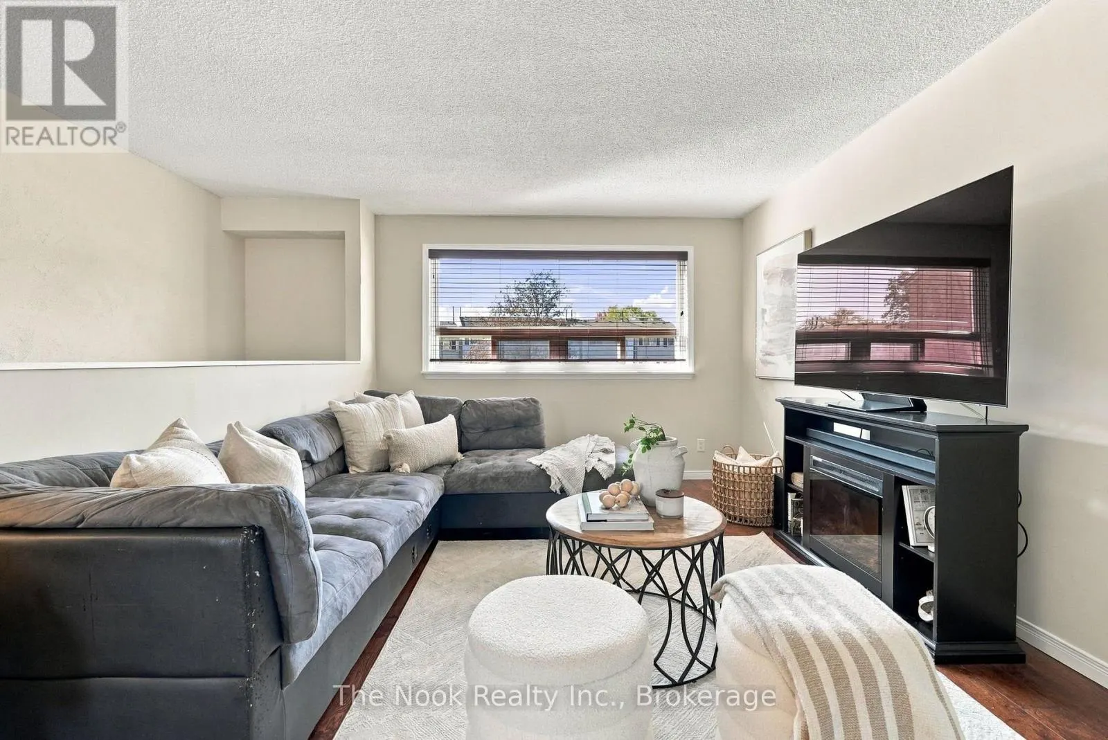 49 - 966 ADELAIDE AVENUE E #49