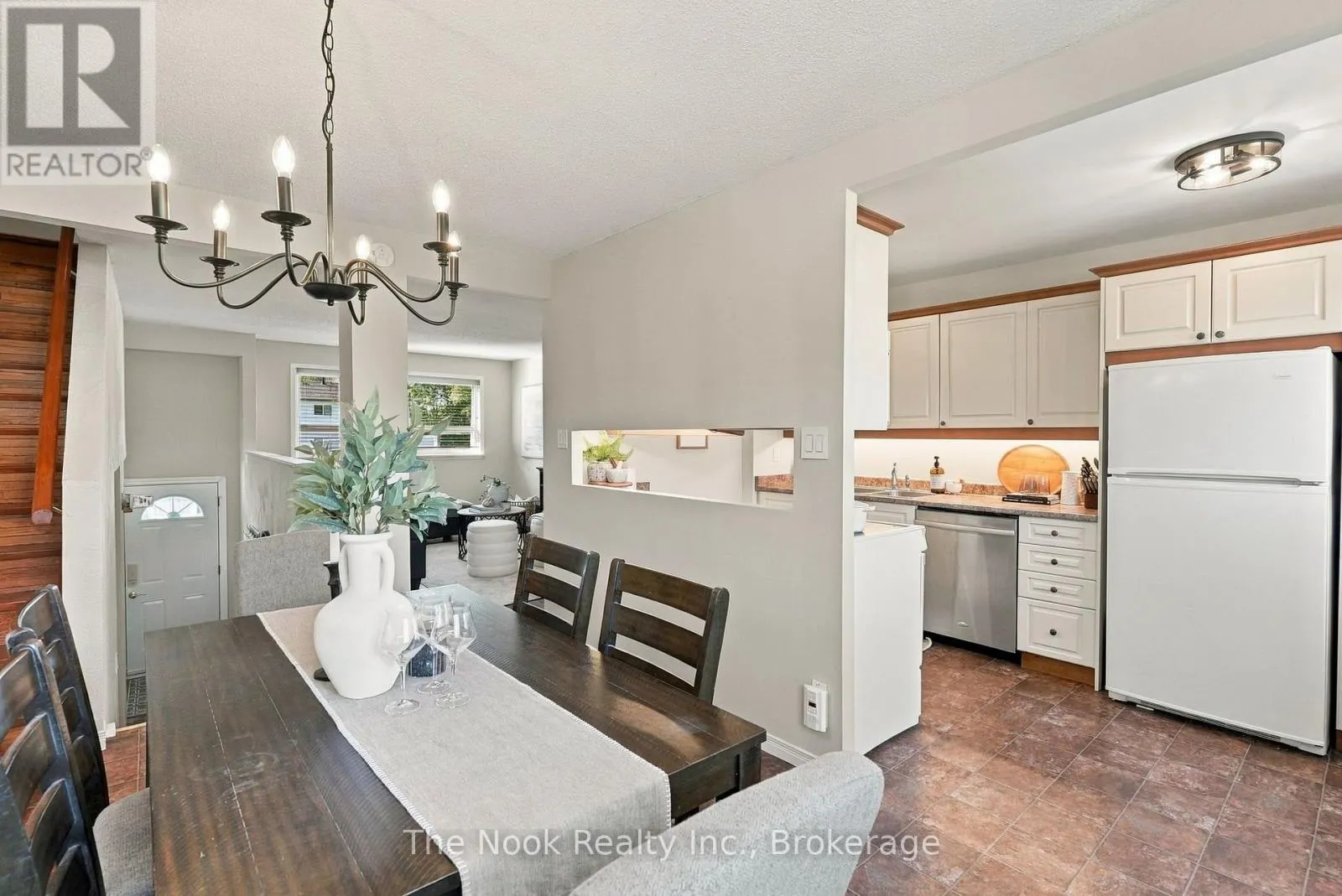 49 - 966 ADELAIDE AVENUE E #49