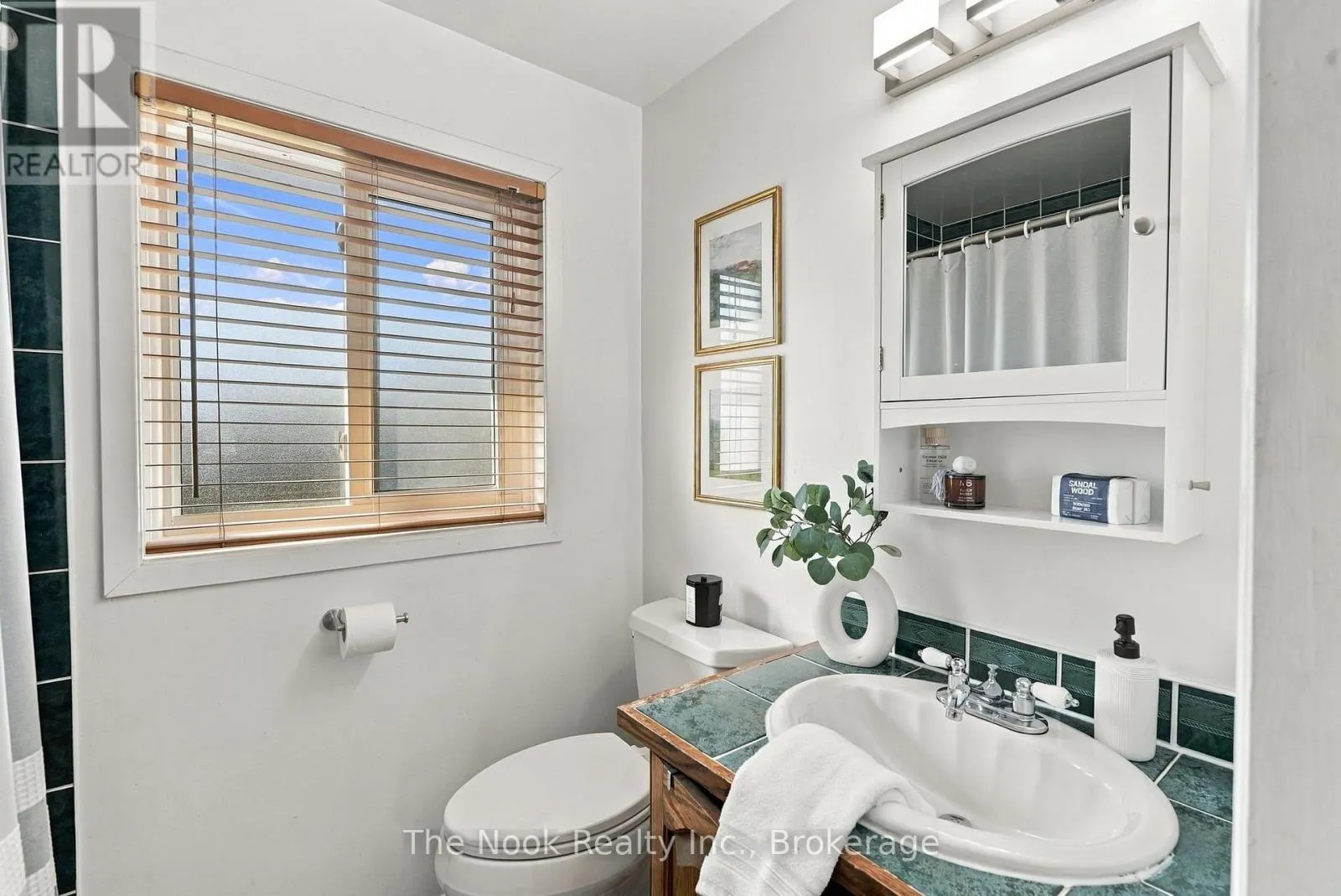 49 - 966 ADELAIDE AVENUE E #49
