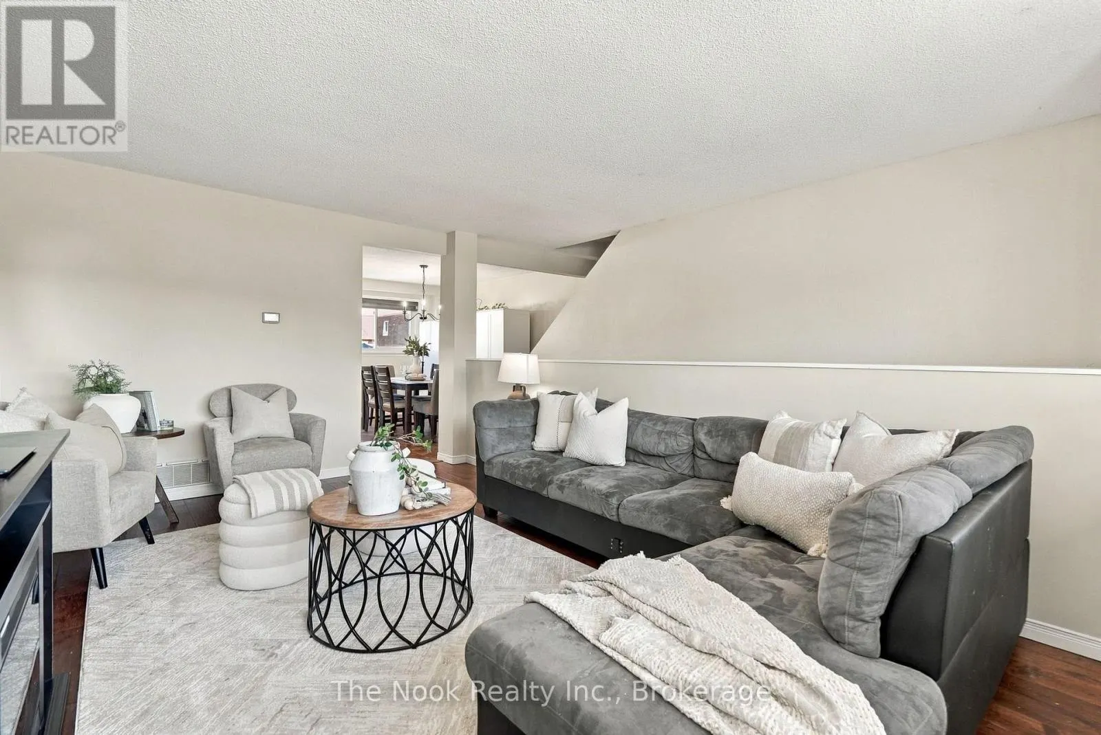 49 - 966 ADELAIDE AVENUE E #49