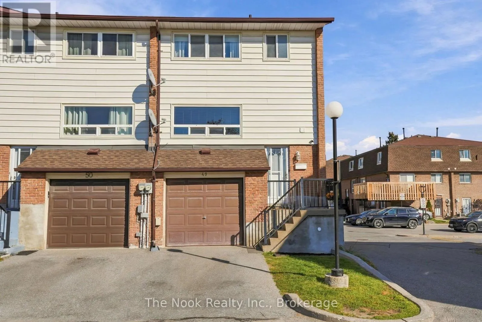 49 - 966 ADELAIDE AVENUE E #49