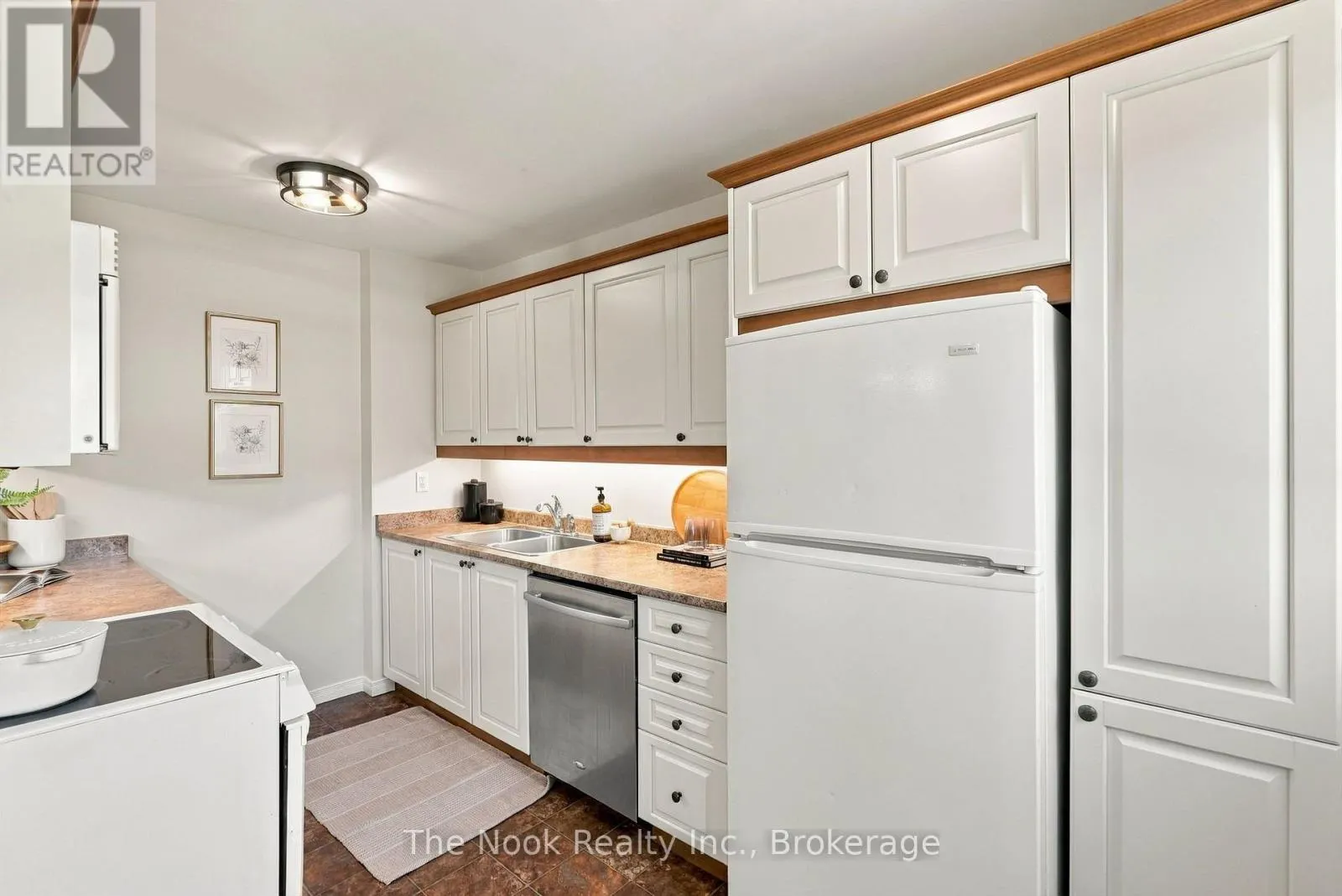 49 - 966 ADELAIDE AVENUE E #49