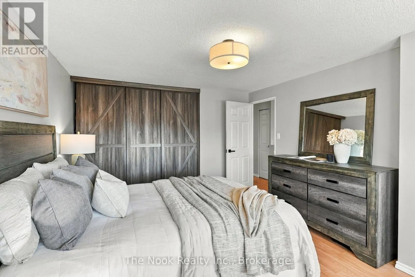 49 - 966 ADELAIDE AVENUE E #49