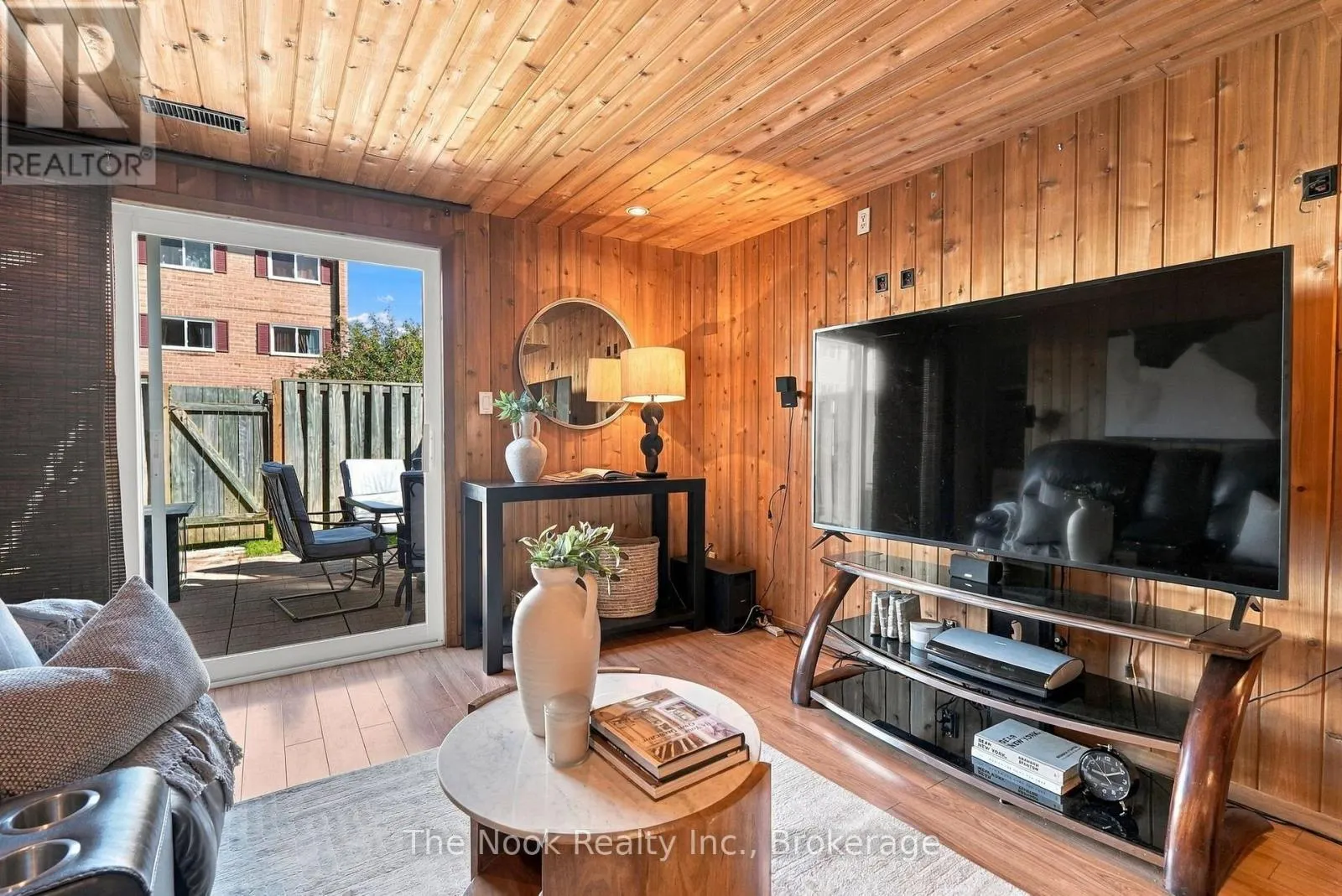 49 - 966 ADELAIDE AVENUE E #49