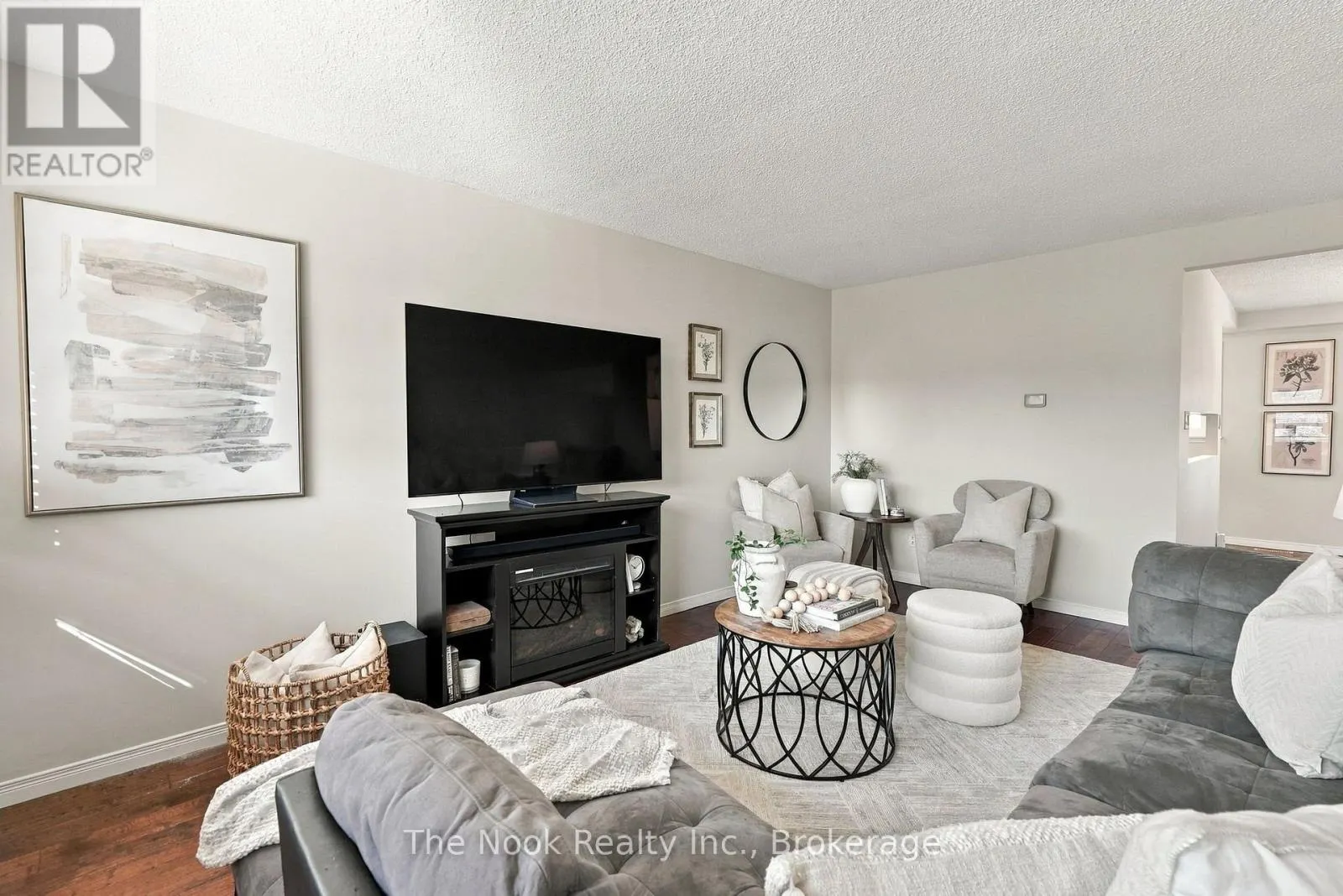 49 - 966 ADELAIDE AVENUE E #49